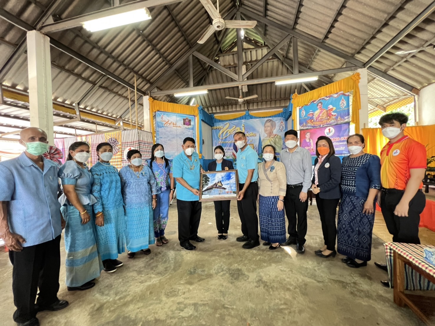 จังหวัดสกลนคร : ต้อนรับคณะศึกษาดูงานจากเทศบาลเมืองทุ่งสง จังหวัดนครศรีธรรมราช ฃึ่งเดินทางมาศึกษาดูงานกองทุนแม่ของแผ่นดินต้นแบบ  ปี 2565 ของจังหวัดสกลนคร