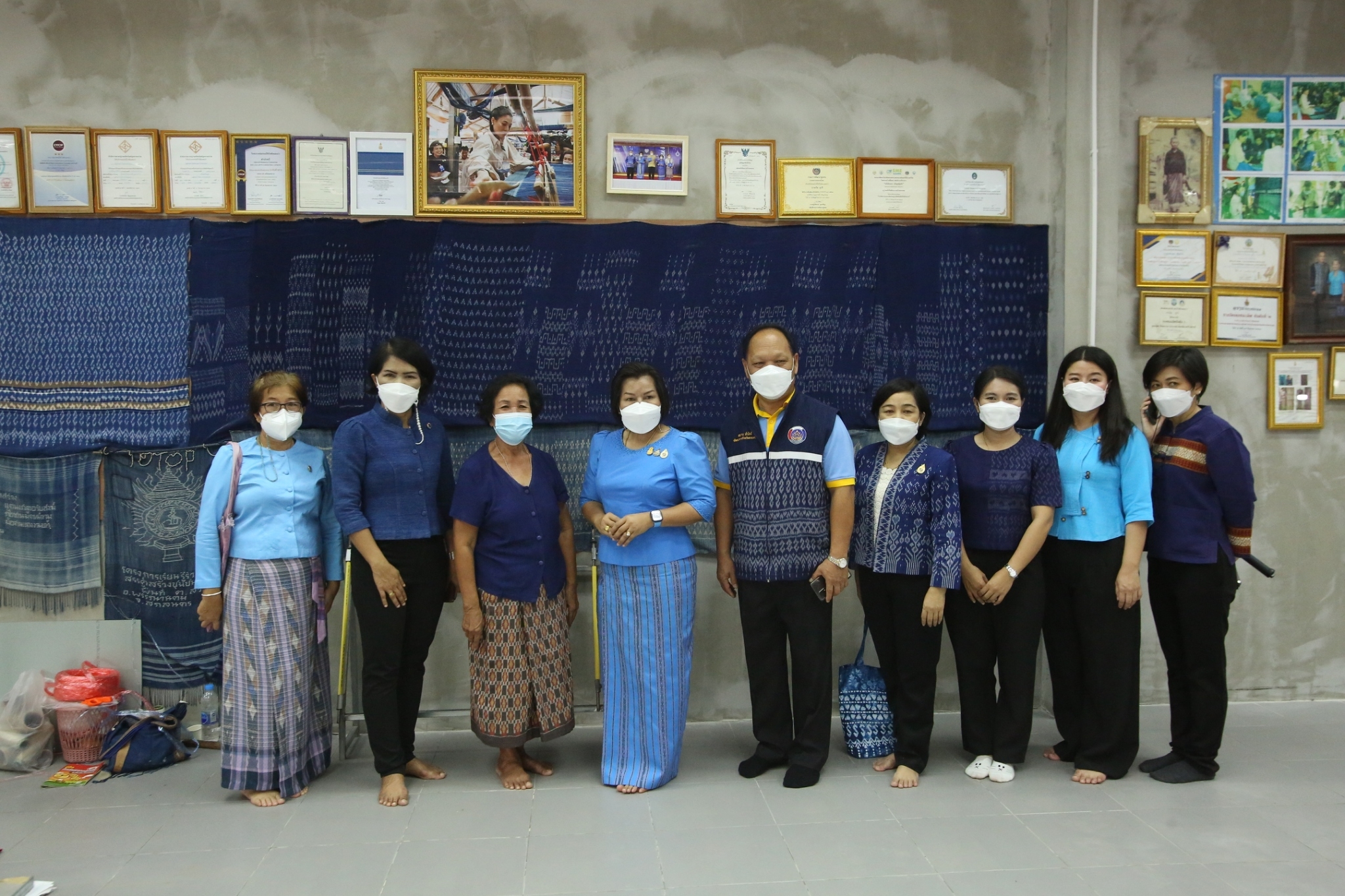 ผู้ตรวจราชการกรม กรมการพัฒนาชุมชน กระทรวงมหาดไทย : เยี่ยมกลุ่มทอผ้าย้อมครามบ้านดอนกอย ณ ศูนย์เรียนรู้ผ้าย้อมคราม “วิชชาลัยดอนกอย วิถีแห่งการพัฒนาที่ยั่งยืน”