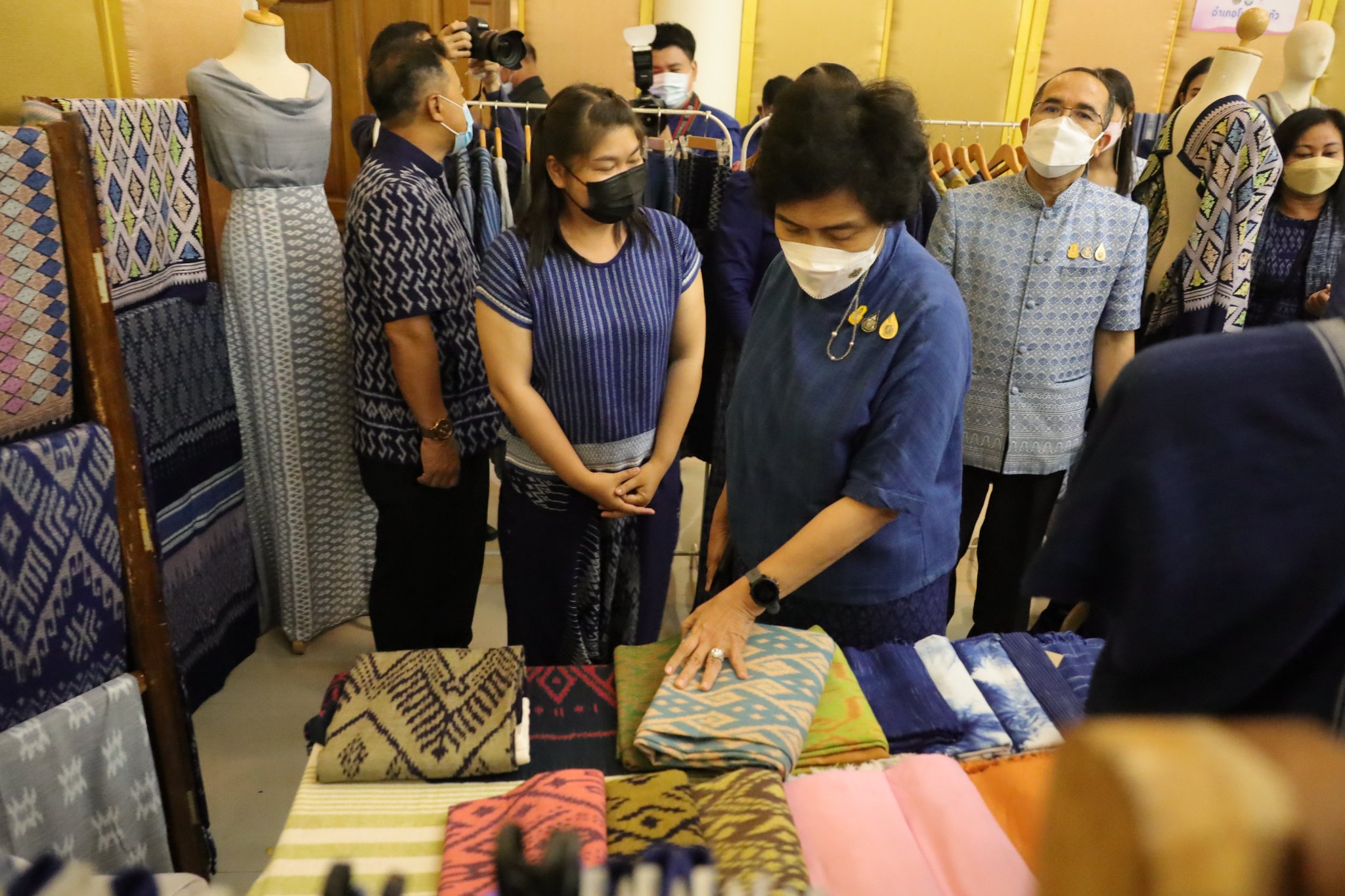 จังหวัดสกลนคร : จัดงาน “สานพลังสตรี ไทสกล เทิดไท้พระมารดาแห่งผ้าไทย”