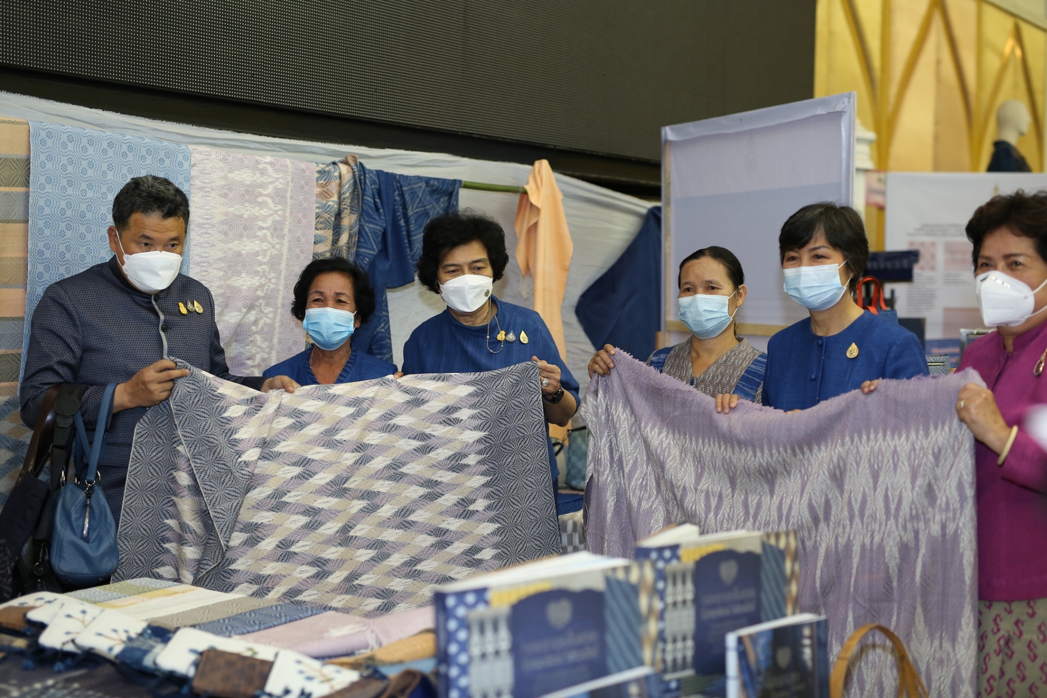 จังหวัดสกลนคร : จัดงาน “สานพลังสตรี ไทสกล เทิดไท้พระมารดาแห่งผ้าไทย”