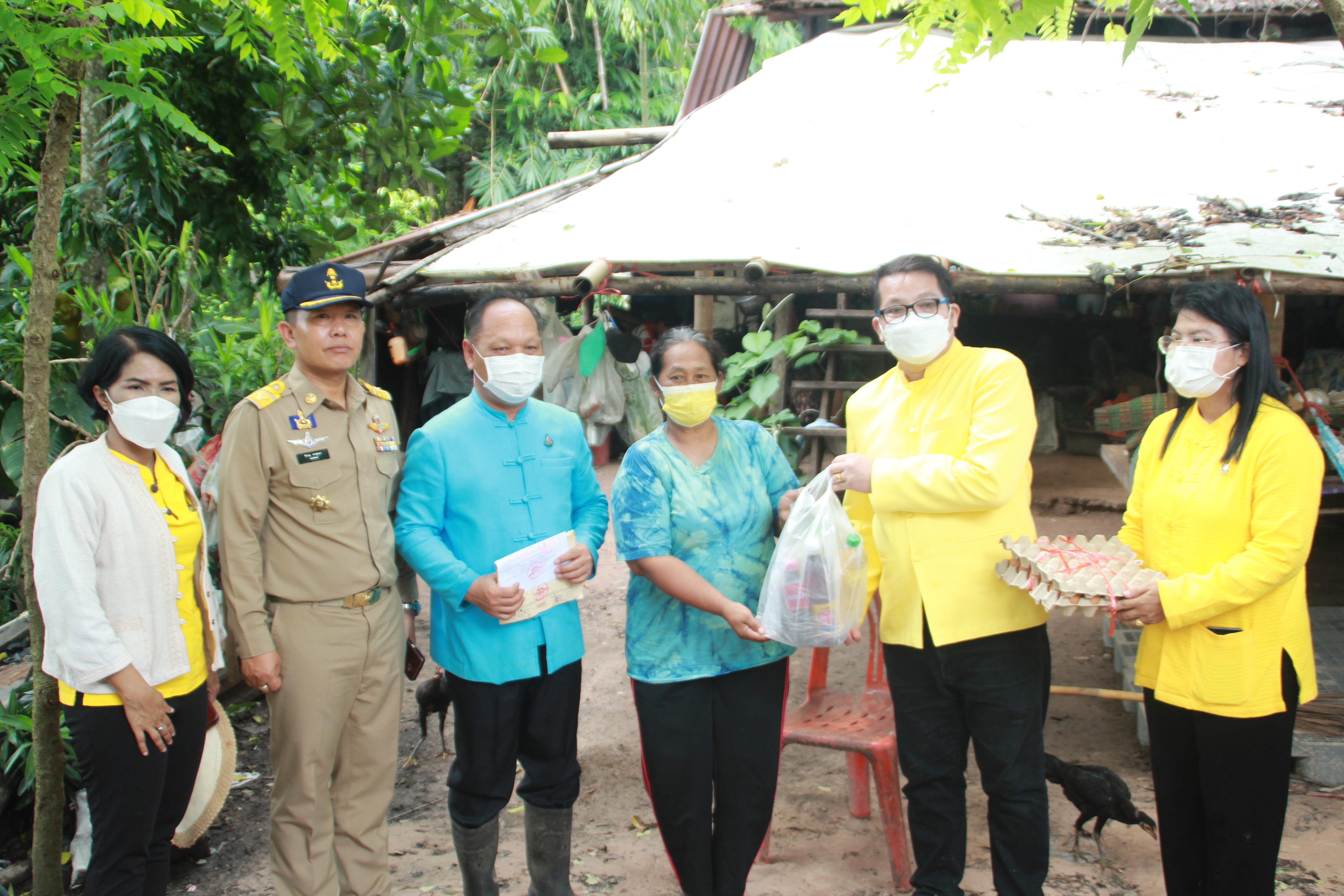 จังหวัดสกลนคร : จัดกิจกรรมเอามื้อสามัคคี  ศูนย์ผู้นำจิตอาสาพัฒนาชุมชน ตามโครงการ 130 ปี  กระทรวงมหาดไทย “ความสุขสร้างได้  ด้วยใจอาสา”