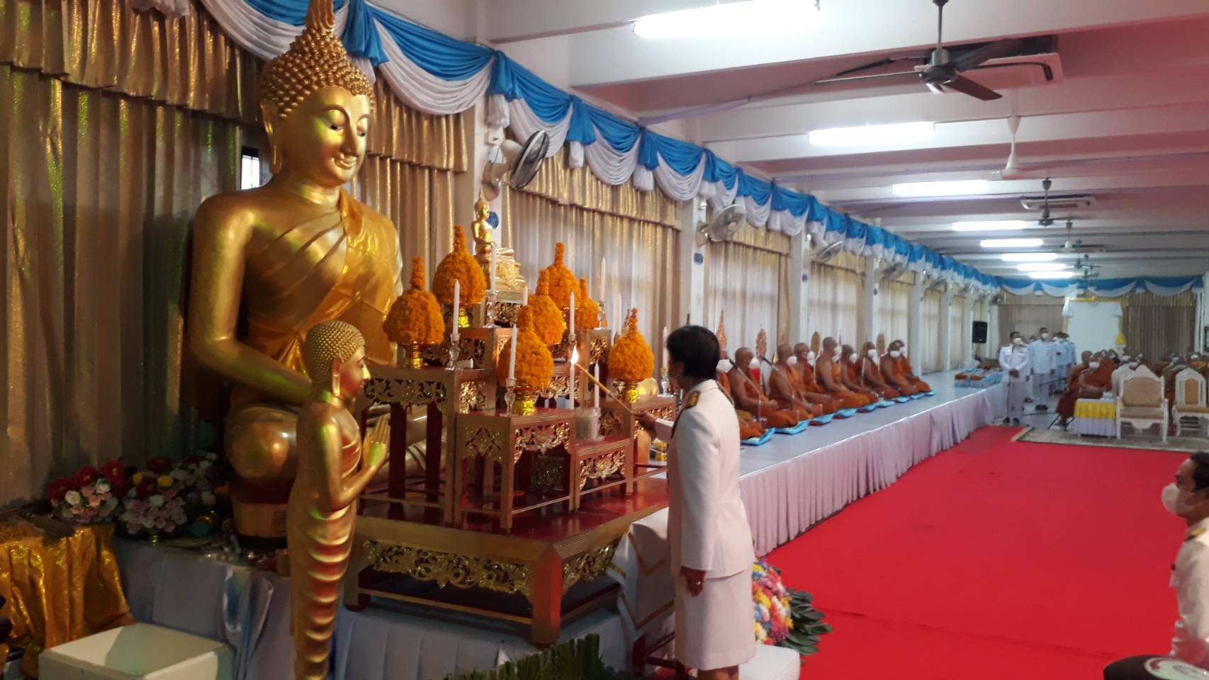 จังหวัดสกลนคร : จัดพิธีทำบุญตักบาตรเพื่อถวายเป็นพระราชกุศล สมเด็จพระนางเจ้าสิริกิติ์ พระบรมราชินีนาถ พระบรมราชชนนีพันปีหลวง เนื่องในโอกาสมหามงคลเฉลิมพระชนมพรรษา 90 พรรษา 12 สิงหาคม 2565