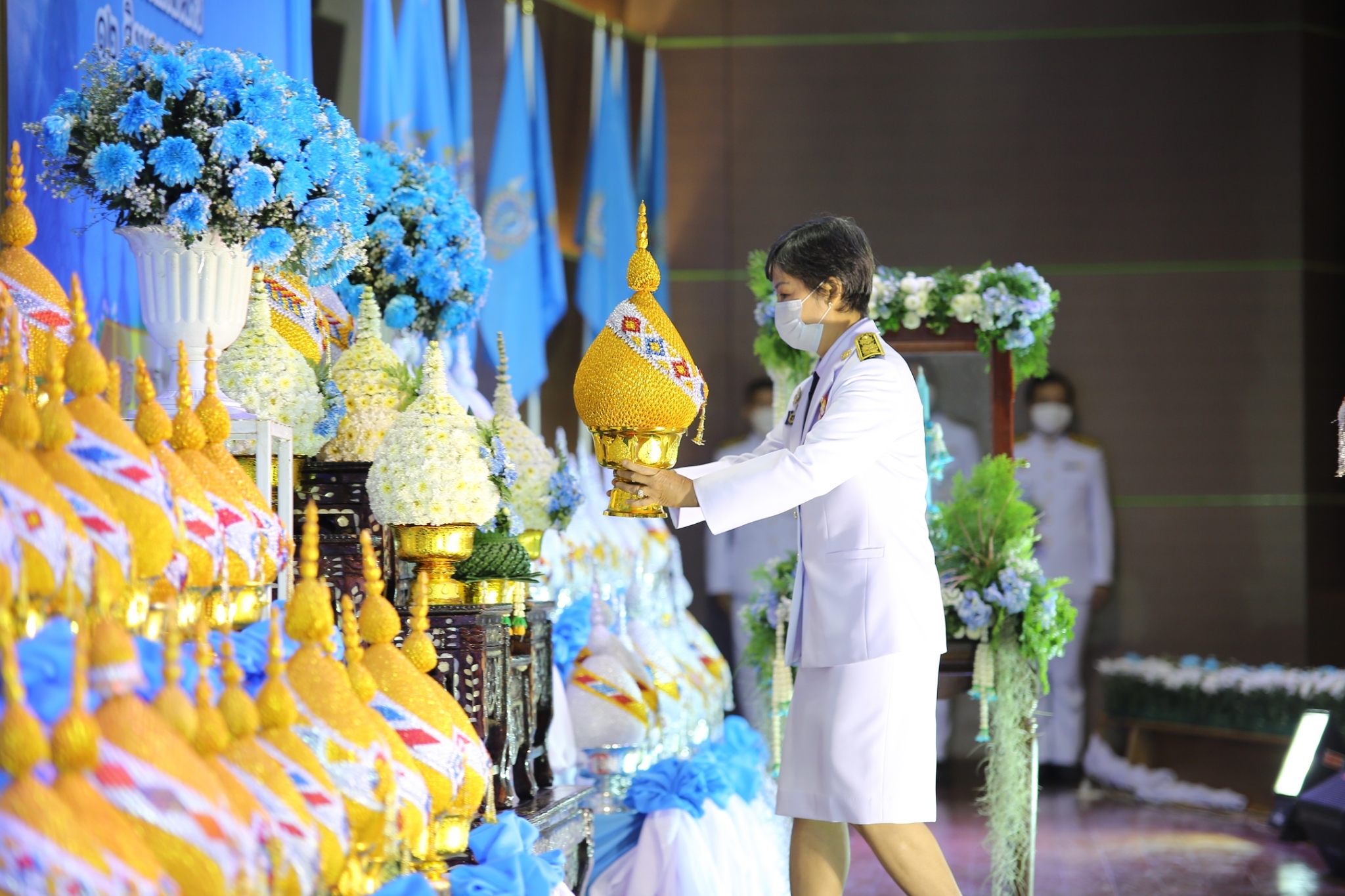 จังหวัดสกลนคร : จัดพิธีถวายเครื่องราชสักการะ วางพานพุ่มและพิธีจุดเทียนถวายพระพรชัยมงคล สมเด็จพระนางเจ้าสิริกิติ์ พระบรมราชินีนาถ พระบรมราชชนนีพันปีหลวง เนื่องในโอกาสมหามงคลเฉลิมพระชนมพรรษา 90 พรรษา 12 สิงหาคม 2565