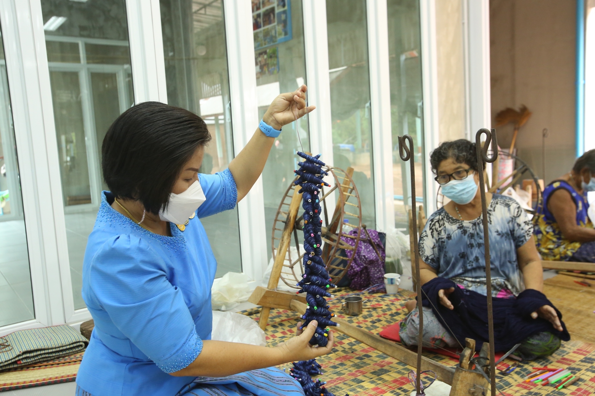 ผู้ตรวจราชการกรม กรมการพัฒนาชุมชน กระทรวงมหาดไทย : เยี่ยมกลุ่มทอผ้าย้อมครามบ้านดอนกอย ณ ศูนย์เรียนรู้ผ้าย้อมคราม “วิชชาลัยดอนกอย วิถีแห่งการพัฒนาที่ยั่งยืน”