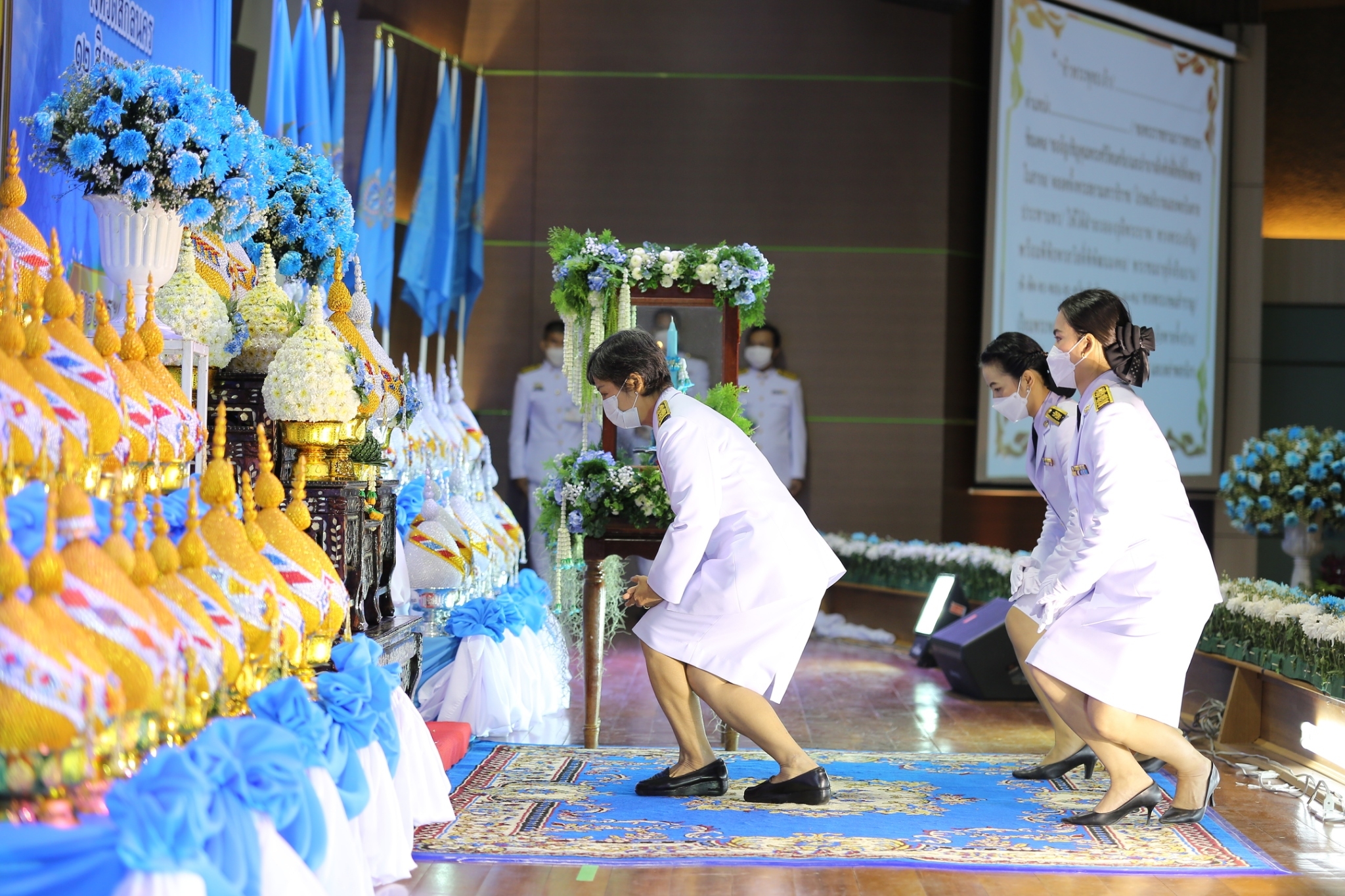 จังหวัดสกลนคร : จัดพิธีถวายเครื่องราชสักการะ วางพานพุ่มและพิธีจุดเทียนถวายพระพรชัยมงคล สมเด็จพระนางเจ้าสิริกิติ์ พระบรมราชินีนาถ พระบรมราชชนนีพันปีหลวง เนื่องในโอกาสมหามงคลเฉลิมพระชนมพรรษา 90 พรรษา 12 สิงหาคม 2565