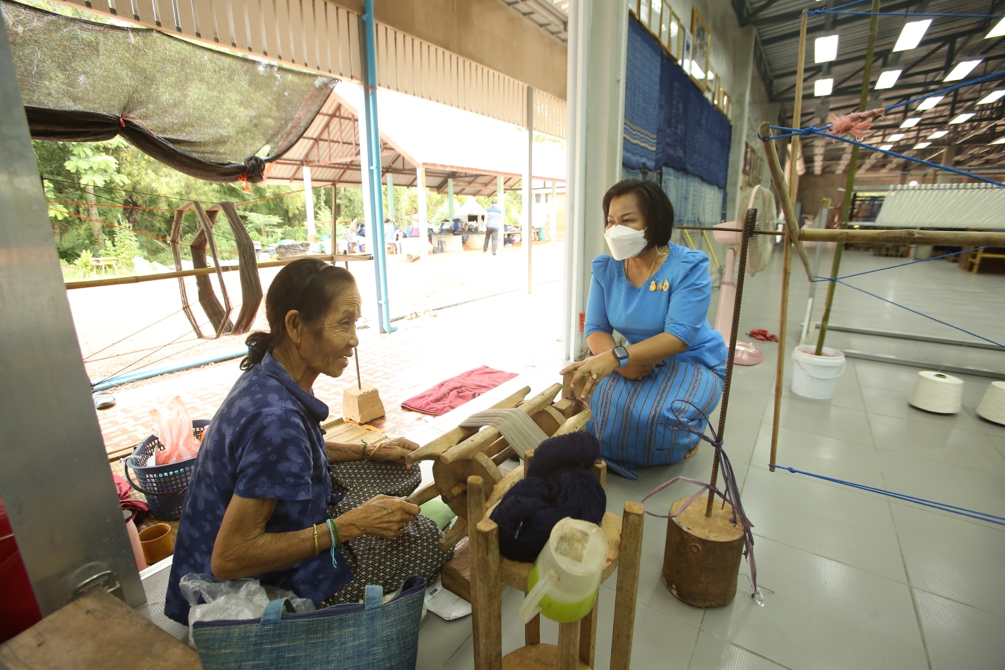 ผู้ตรวจราชการกรม กรมการพัฒนาชุมชน กระทรวงมหาดไทย : เยี่ยมกลุ่มทอผ้าย้อมครามบ้านดอนกอย ณ ศูนย์เรียนรู้ผ้าย้อมคราม “วิชชาลัยดอนกอย วิถีแห่งการพัฒนาที่ยั่งยืน”