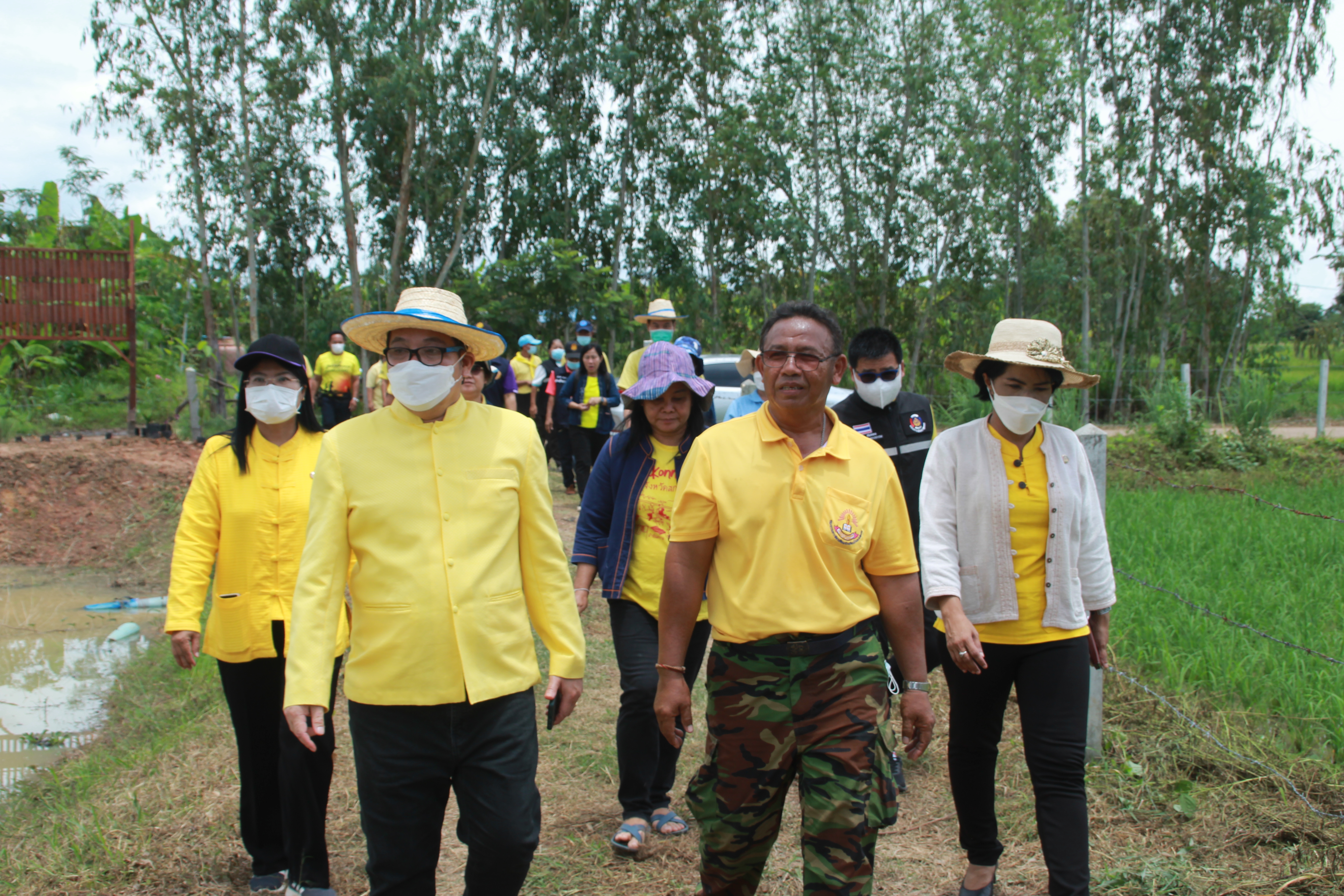 จังหวัดสกลนคร : จัดกิจกรรมเอามื้อสามัคคี  ศูนย์ผู้นำจิตอาสาพัฒนาชุมชน ตามโครงการ 130 ปี  กระทรวงมหาดไทย “ความสุขสร้างได้  ด้วยใจอาสา”