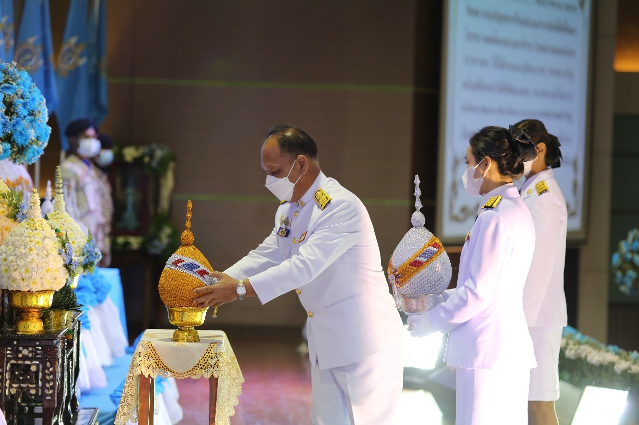 จังหวัดสกลนคร : จัดพิธีถวายเครื่องราชสักการะ วางพานพุ่มและพิธีจุดเทียนถวายพระพรชัยมงคล สมเด็จพระนางเจ้าสิริกิติ์ พระบรมราชินีนาถ พระบรมราชชนนีพันปีหลวง เนื่องในโอกาสมหามงคลเฉลิมพระชนมพรรษา 90 พรรษา 12 สิงหาคม 2565