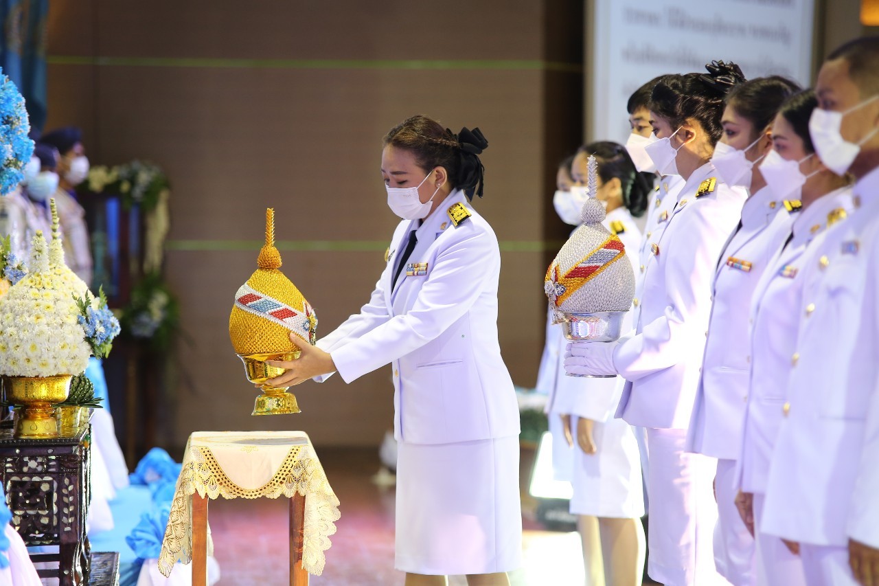 จังหวัดสกลนคร : จัดพิธีถวายเครื่องราชสักการะ วางพานพุ่มและพิธีจุดเทียนถวายพระพรชัยมงคล สมเด็จพระนางเจ้าสิริกิติ์ พระบรมราชินีนาถ พระบรมราชชนนีพันปีหลวง เนื่องในโอกาสมหามงคลเฉลิมพระชนมพรรษา 90 พรรษา 12 สิงหาคม 2565