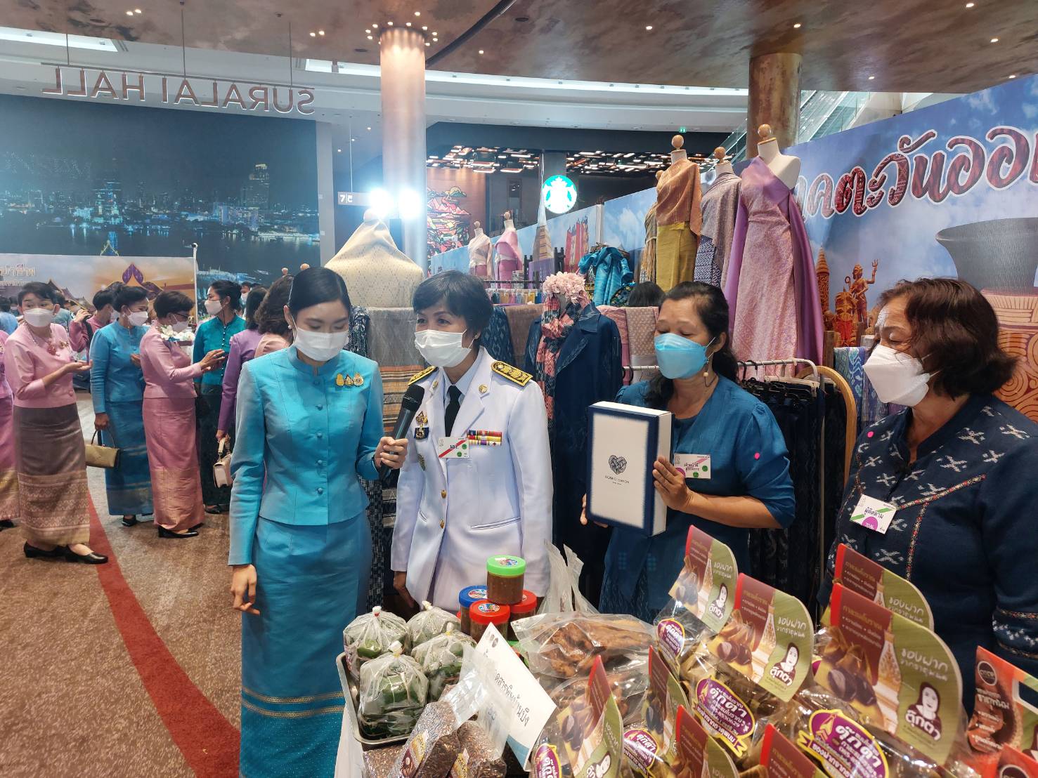 จังหวัดสกลนคร : ร่วมรับเสด็จ สมเด็จพระนางเจ้า ฯ พระบรมราชินี เสด็จพระราชดำเนิน ไปทรงเปิดงานวันสตรีไทย ประจำปี 2565