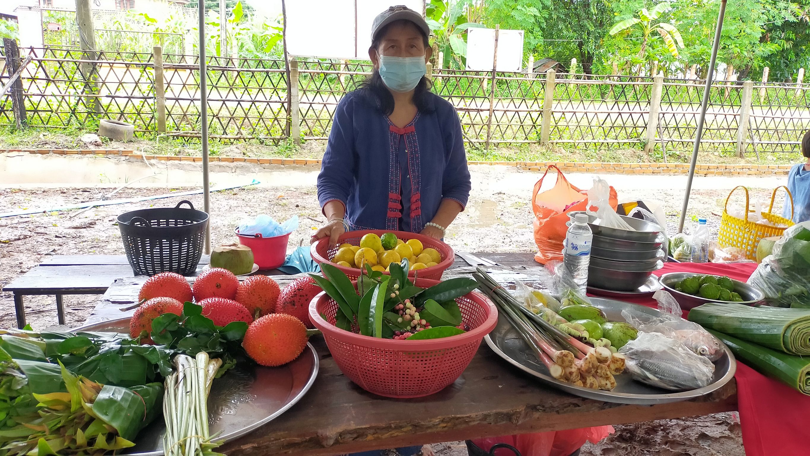 พัฒนาการจังหวัดสกลนคร : เยี่ยมให้กำลังใจเจ้าหน้าที่พัฒนาชุมชน ในการเตรียมความพร้อมสถานที่สอบ อสพ. รุ่นที่ 74  พร้อมเยี่ยมชมกิจกรรม “ตลาดพอใจ ตลาดเกษตรอินทรีย์”