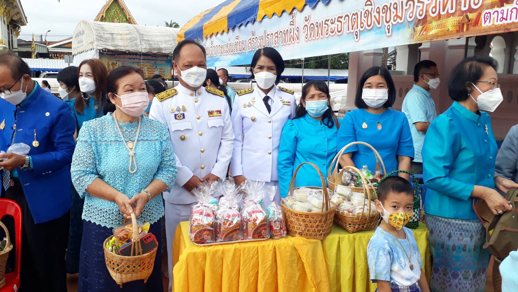 จังหวัดสกลนคร : จัดพิธีทำบุญตักบาตรเพื่อถวายเป็นพระราชกุศล สมเด็จพระนางเจ้าสิริกิติ์ พระบรมราชินีนาถ พระบรมราชชนนีพันปีหลวง เนื่องในโอกาสมหามงคลเฉลิมพระชนมพรรษา 90 พรรษา 12 สิงหาคม 2565
