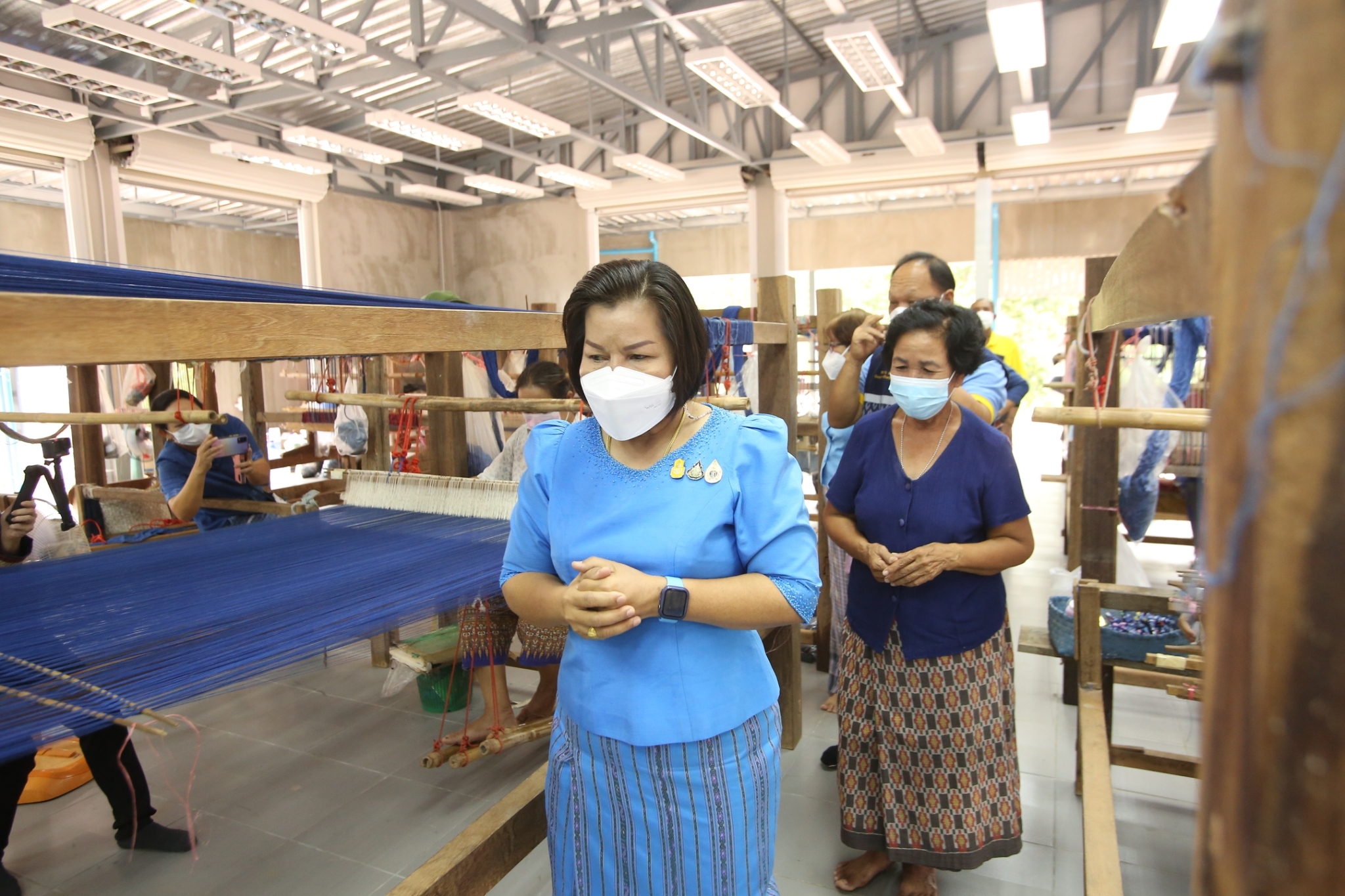 ผู้ตรวจราชการกรม กรมการพัฒนาชุมชน กระทรวงมหาดไทย : เยี่ยมกลุ่มทอผ้าย้อมครามบ้านดอนกอย ณ ศูนย์เรียนรู้ผ้าย้อมคราม “วิชชาลัยดอนกอย วิถีแห่งการพัฒนาที่ยั่งยืน”