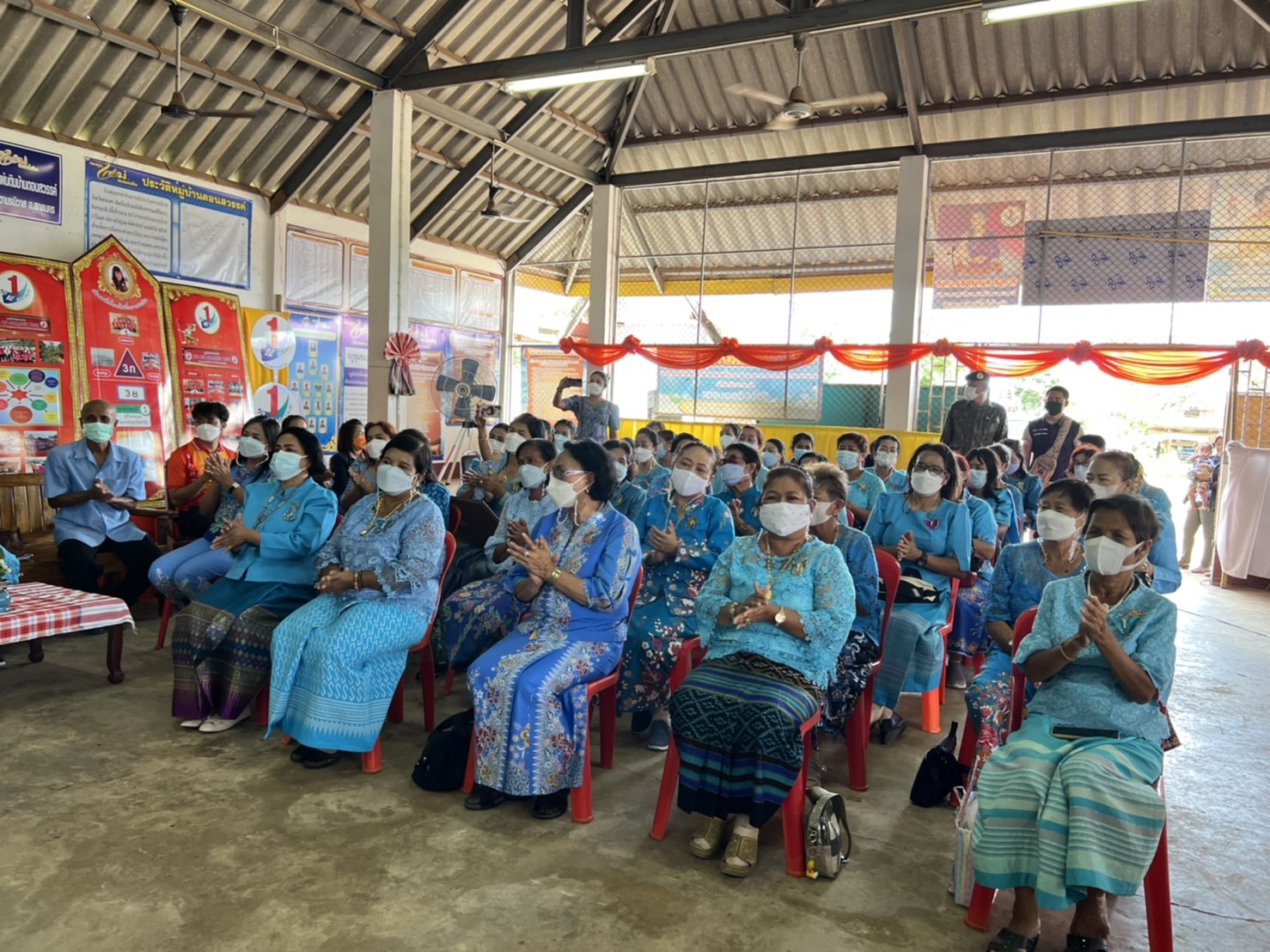 จังหวัดสกลนคร : ต้อนรับคณะศึกษาดูงานจากเทศบาลเมืองทุ่งสง จังหวัดนครศรีธรรมราช ฃึ่งเดินทางมาศึกษาดูงานกองทุนแม่ของแผ่นดินต้นแบบ  ปี 2565 ของจังหวัดสกลนคร