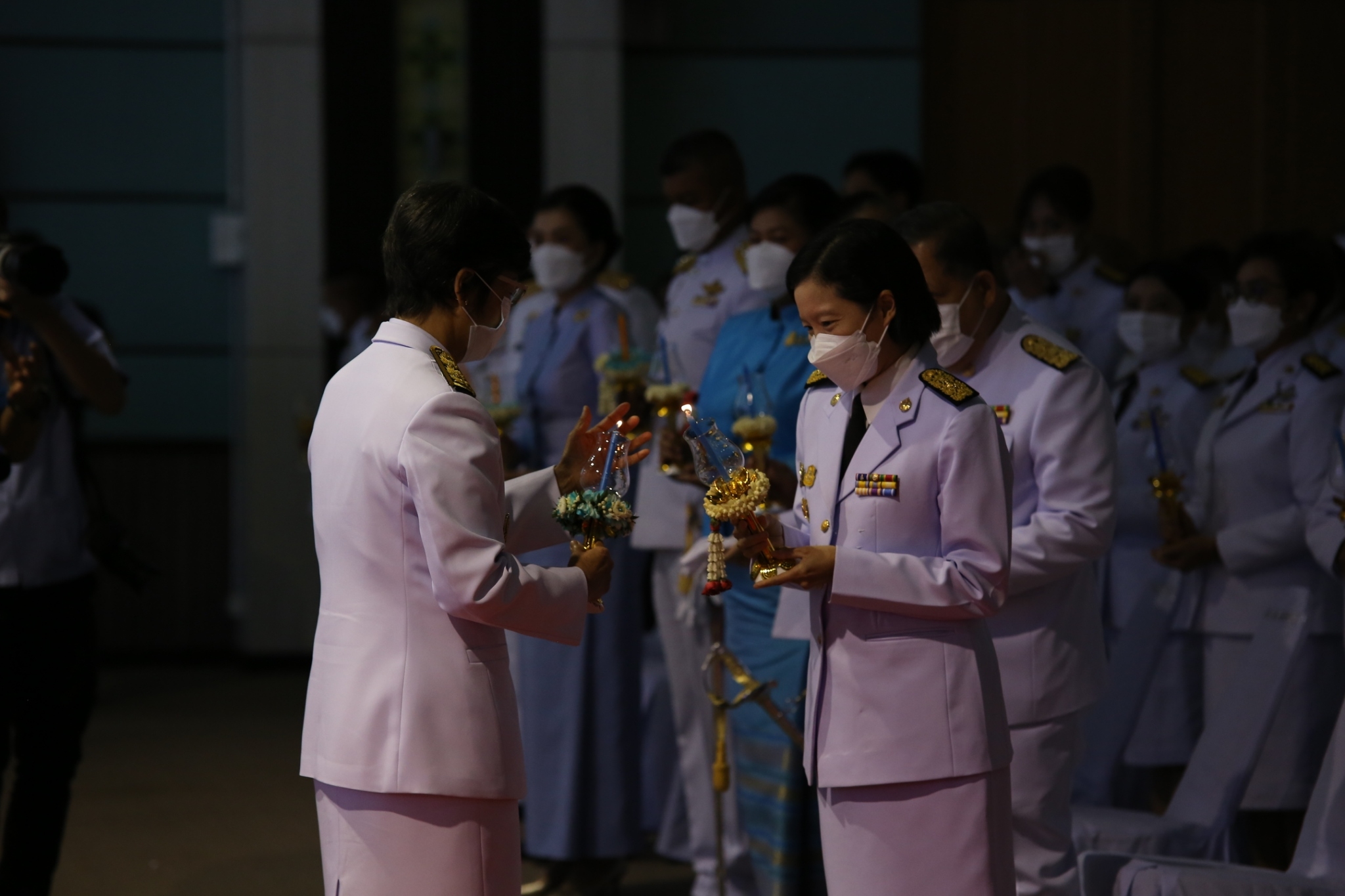 จังหวัดสกลนคร : จัดพิธีถวายเครื่องราชสักการะ วางพานพุ่มและพิธีจุดเทียนถวายพระพรชัยมงคล สมเด็จพระนางเจ้าสิริกิติ์ พระบรมราชินีนาถ พระบรมราชชนนีพันปีหลวง เนื่องในโอกาสมหามงคลเฉลิมพระชนมพรรษา 90 พรรษา 12 สิงหาคม 2565