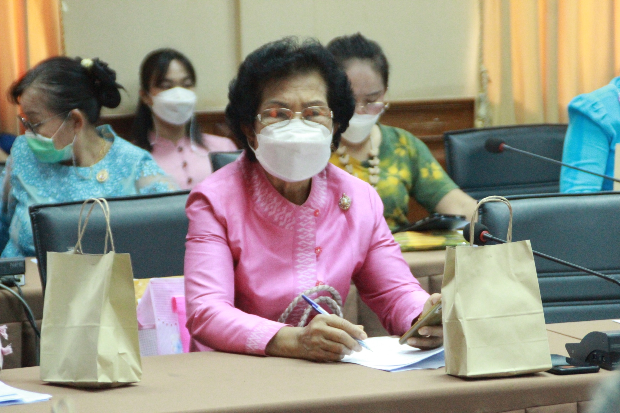 พช.สกลนคร : จัดประชุมคณะกรรมการพัฒนาสตรีจังหวัดสกลนคร เพื่อเตรียมความพร้อมในการจัดงาน “สานพลังสตรีไทยสกล เทิดไท้พระมารดาแห่งผ้าไทย”