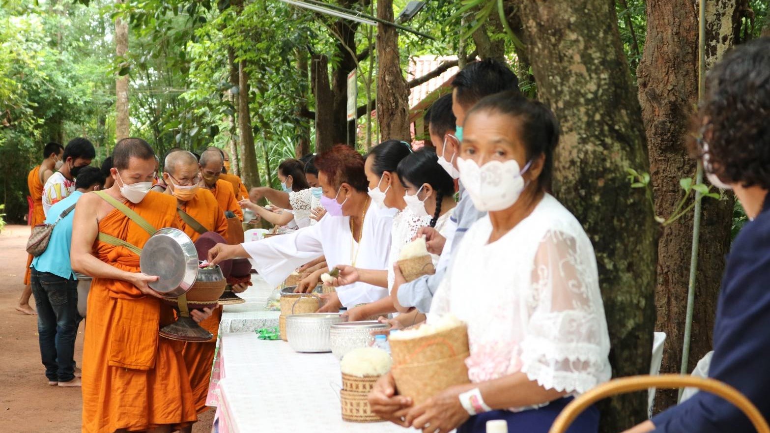 จังหวัดสกลนครและคณะสงฆ์จังหวัดสกลนคร : จัดบรรพชาอุปสมบทเฉลิมพระเกียรติสมเด็จพระนางเจ้าสิริกิติ์ พระบรมราชินีนาถ พระบรมราชชนนีพันปีหลวง เนื่องในโอกาสมหามงคลเฉลิมพระชนมพรรษา 90 พรรษา 12 สิงหาคม 2565