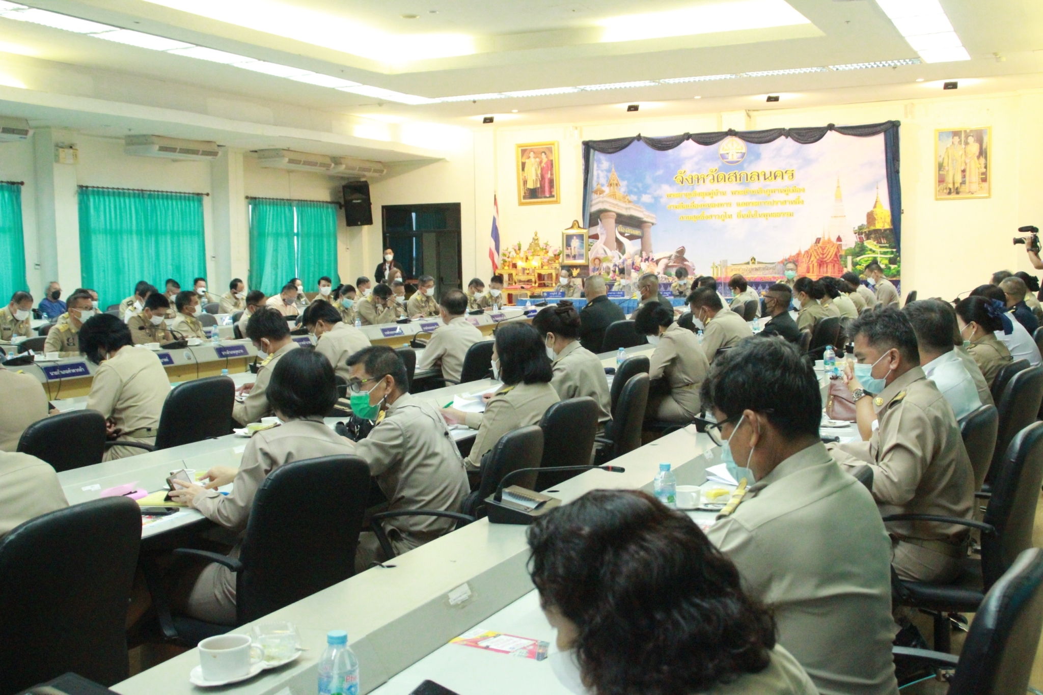 พช.สกลนคร : รับมอบโล่รางวัลหน่วยงาน องค์กร ส่งเสริมสนับสนุนการใช้และแต่งกายด้วยผ้าไทย ดีเด่นจังหวัดสกลนคร  ปีงบประมาณ พ.ศ. 2565 กิจกรรม “ภูษาศิลป์ จากท้องถิ่นสู่สากล” จังหวัดสกลนคร