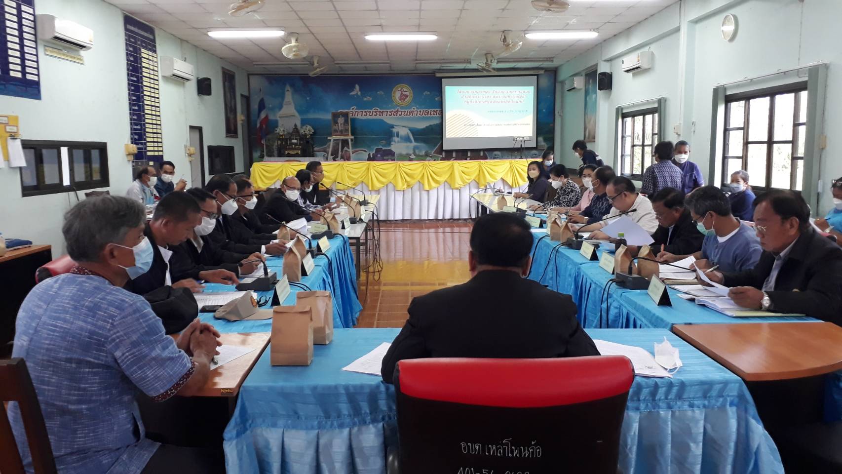 พช.สกลนคร : คณะกรรมการธรรมาภิบาลจังหวัดสกลนคร ร่วมกันสอดส่องโครงการ “ขยายผล สืบสาน รักษา ต่อยอด  ศาสตร์พระราชา ยกระดับการพัฒนาหมู่บ้านเศรษฐกิจ พอเพียงต้นแบบจังหวัดสกลนคร”