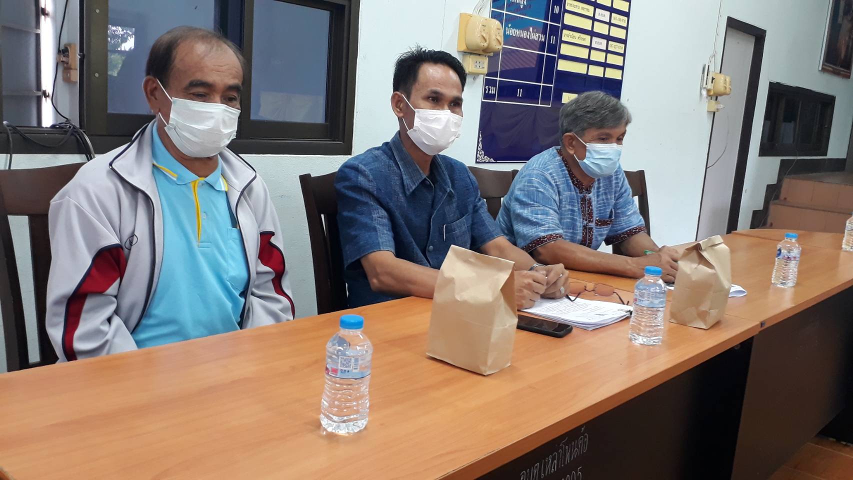 พช.สกลนคร : คณะกรรมการธรรมาภิบาลจังหวัดสกลนคร ร่วมกันสอดส่องโครงการ “ขยายผล สืบสาน รักษา ต่อยอด  ศาสตร์พระราชา ยกระดับการพัฒนาหมู่บ้านเศรษฐกิจ พอเพียงต้นแบบจังหวัดสกลนคร”