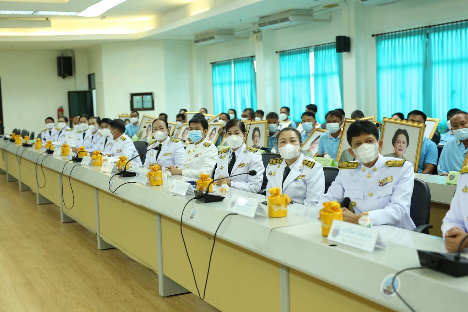 จังหวัดสกลนคร : จัดพิธีมอบเงินพระราชทานขวัญถุงกองทุนแม่ของแผ่นดิน เทิดพระเกียรติ สมเด็จพระนางเจ้าสิริกิติ์ พระบรมราชินีนาถ พระบรมราชชนนีพันปีหลวง ภายใต้แนวคิด ๙๐ พรรษา แม่ของแผ่นดิน “ร้อยความรัก รวมดวงใจ ประชาไทยร่มเย็น”