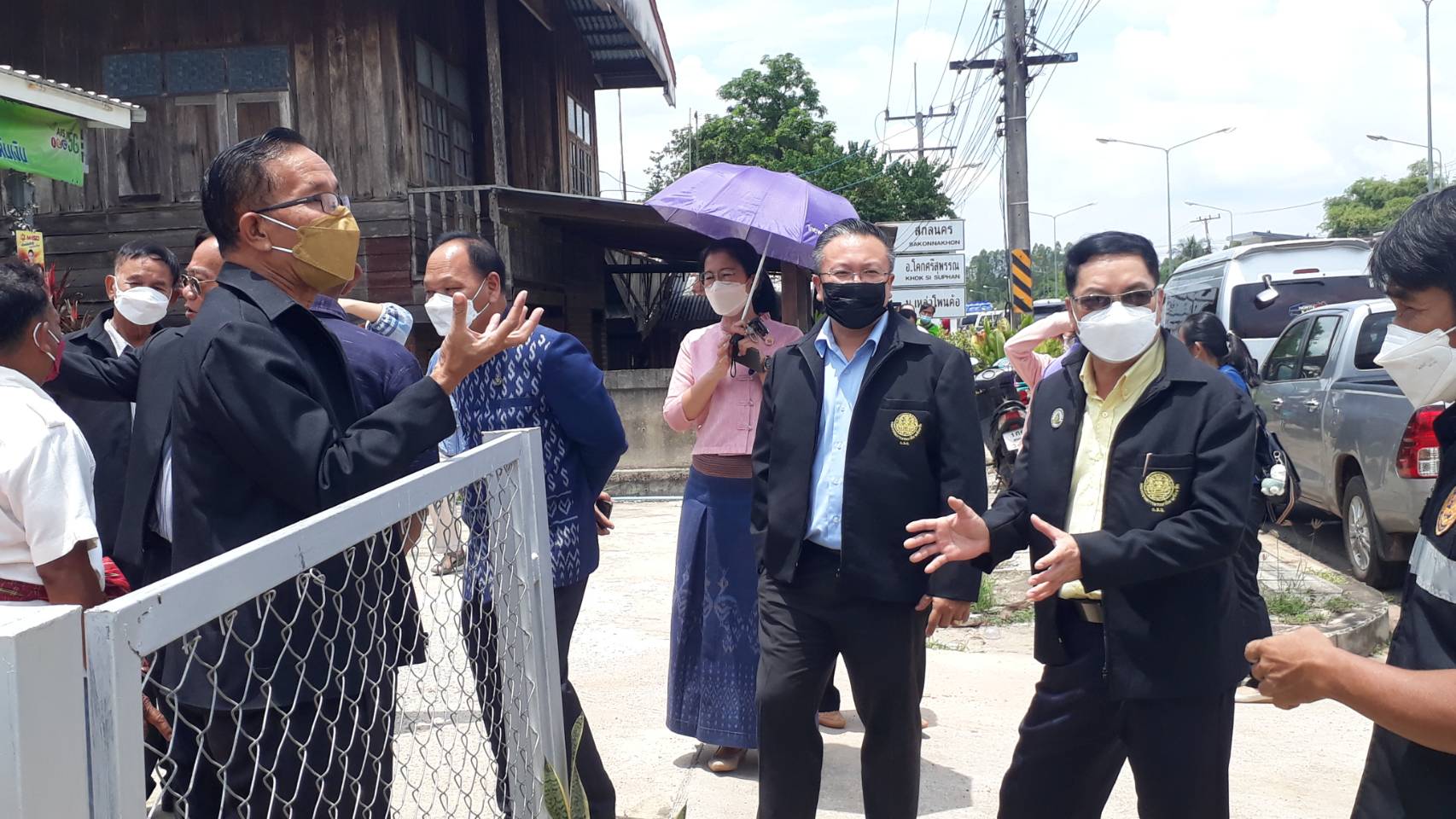 พช.สกลนคร : คณะกรรมการธรรมาภิบาลจังหวัดสกลนคร ร่วมกันสอดส่องโครงการ “ขยายผล สืบสาน รักษา ต่อยอด  ศาสตร์พระราชา ยกระดับการพัฒนาหมู่บ้านเศรษฐกิจ พอเพียงต้นแบบจังหวัดสกลนคร”