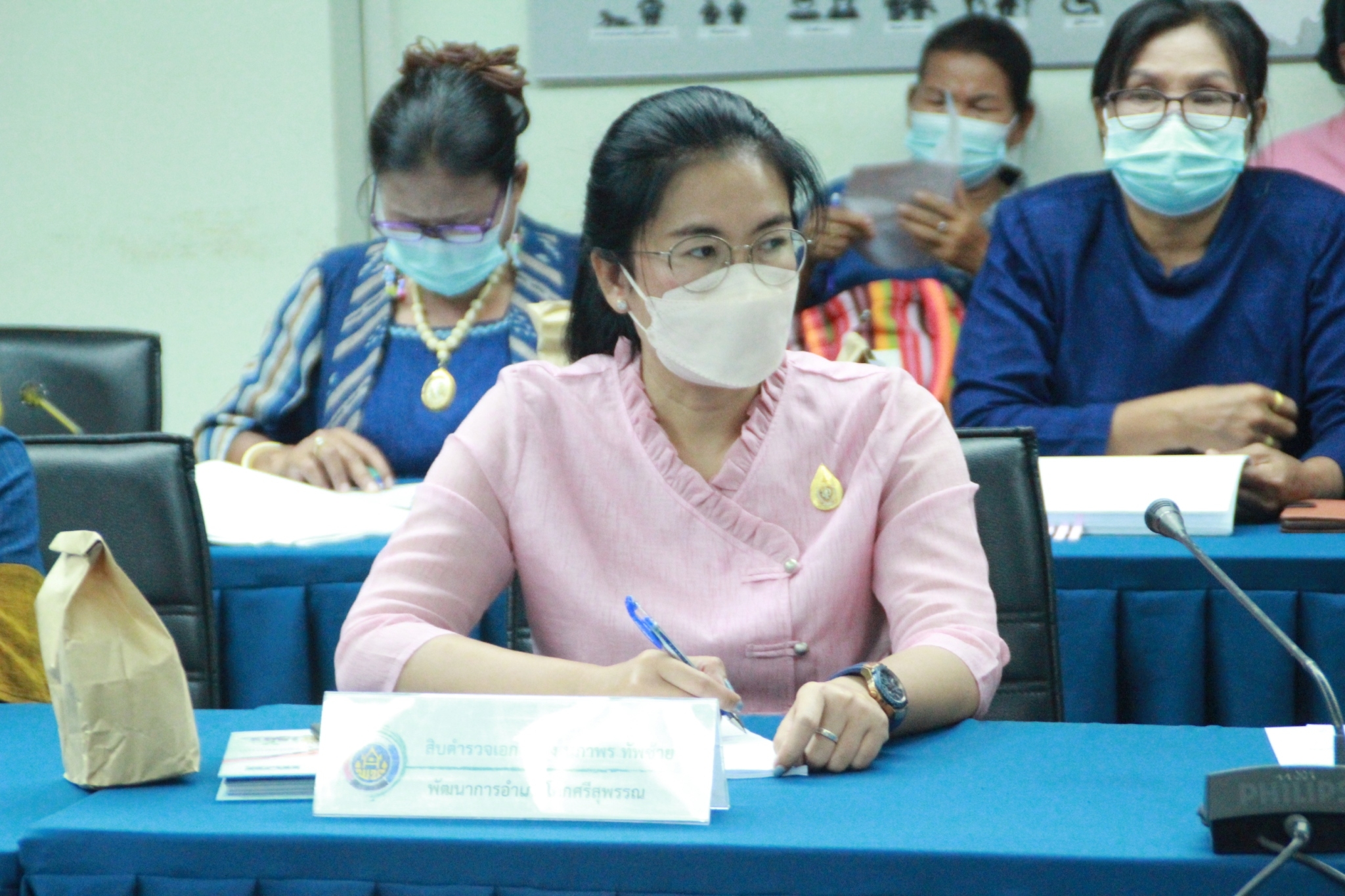 จังหวัดสกลนคร : จัดประชุมเพื่อกำหนดแนวทางบูรณาการในการบริหารจัดการหนี้กองทุนพัฒนาบทบาทสตรี
