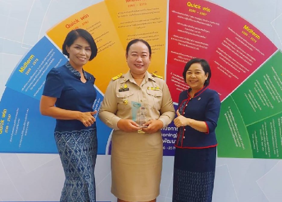 พัฒนาการจังหวัดสกลนคร : นำทัพข้าราชการรับรางวัลเพื่อเชิดชูเกียรติฯ ในงาน “วันพัฒนาชุมชน 2565 ครั้งที่ 11 วาระครบรอบ 60 ปี กรมการพัฒนาชุมชน (CDD DAY 2022)”