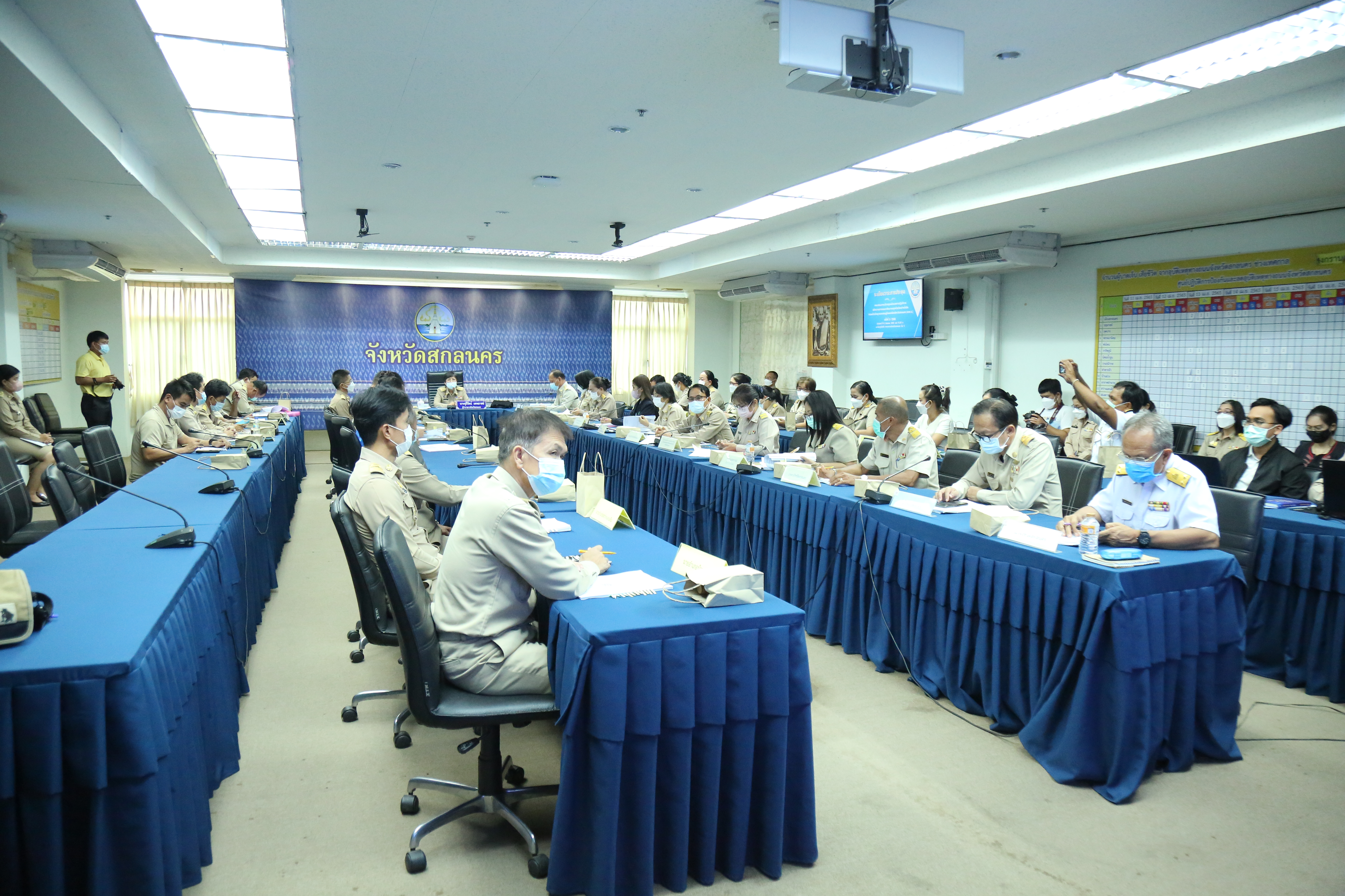 จังหวัดสกลนคร : ประชุมคณะกรรมการบริหารศูนย์อำนวยการขจัดความยากจนและพัฒนาคนทุกช่วงวัยอย่างยั่งยืนตามหลักปรัชญาของเศรษฐกิจพอเพียงจังหวัดสกลนคร (คจพ.จ.)