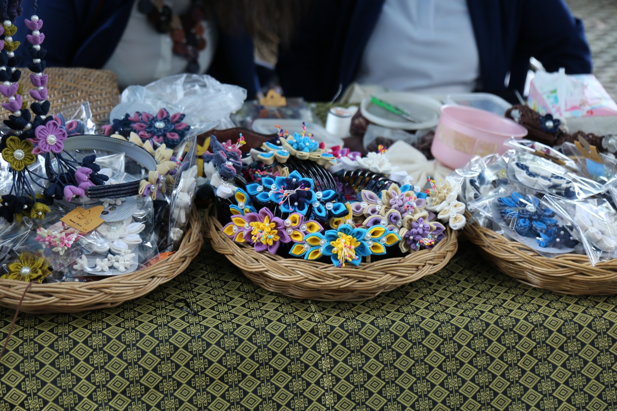 พช.สกลนคร:จัดตลาดนัดสินค้า OTOP สู้ภัยโควิด-19 เพื่อช่วยเหลือผู้ผลิต ผู้ประกอบการ OTOP ในเขตพื้นที่จังหวัดสกลนคร