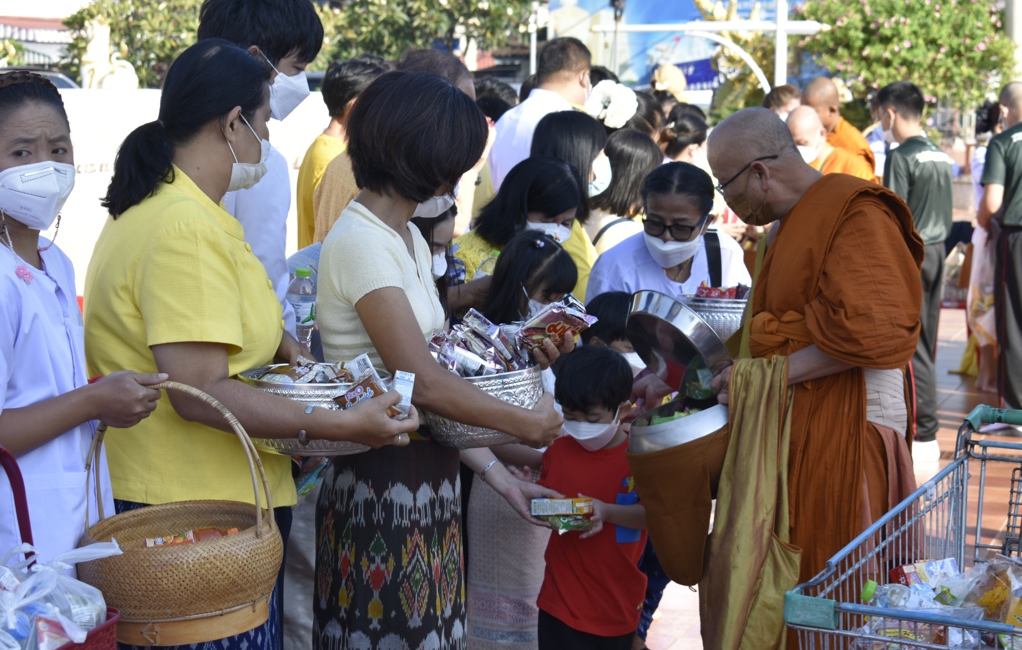 จังหวัดสกลนคร : จัดกิจกรรมน้อมรำลึกในพระมหากรุณาธิคุณ เนื่องในวันคล้ายวันสวรรคต พระบาทสมเด็จพระบรมชนกาธิเบศร มหาภูมิพลอดุลยเดชมหาราช บรมนาถบพิตร 13 ตุลาคม 2565