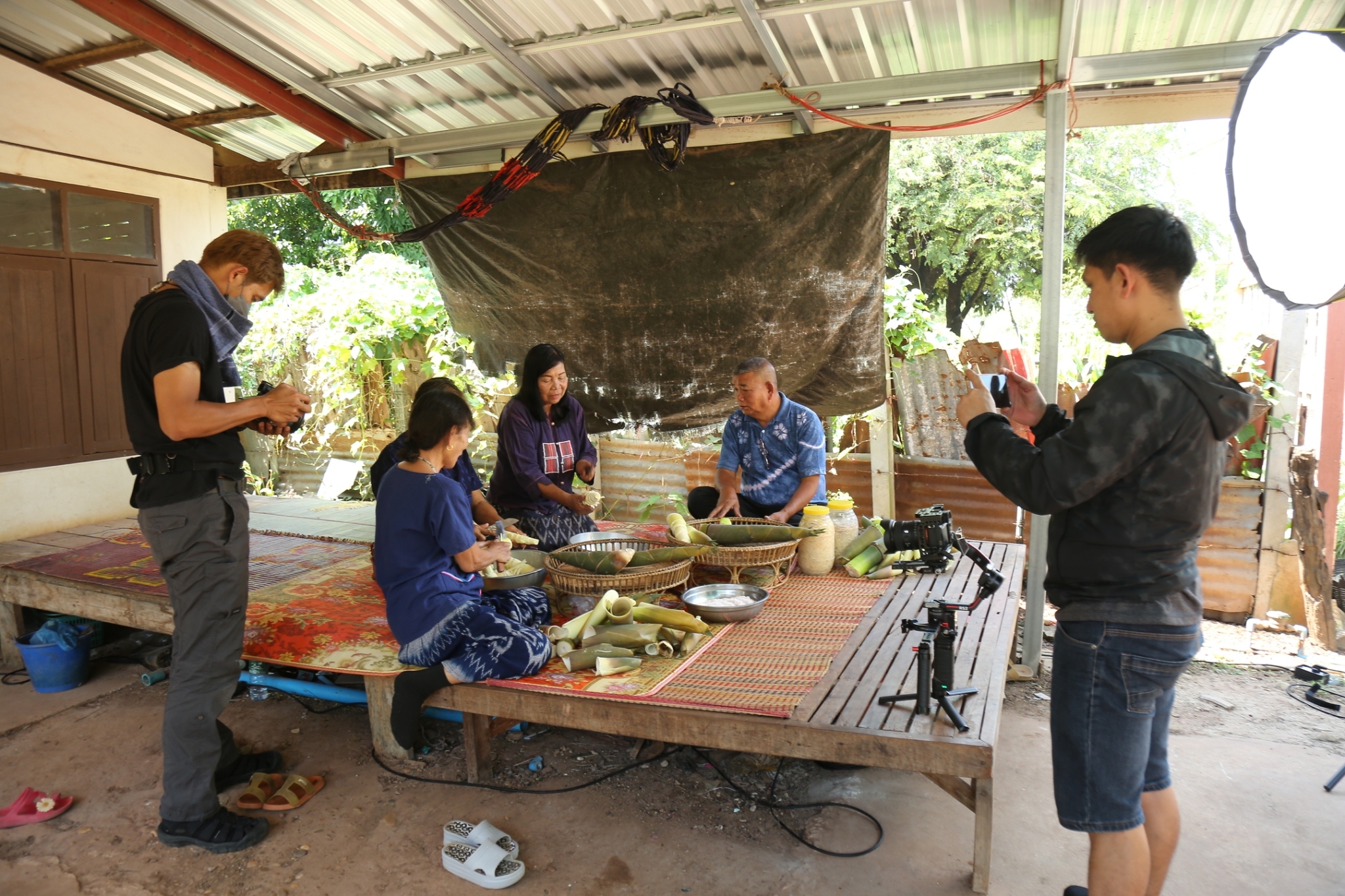 พัฒนาการจังหวัดสกลนคร : สนับสนุนการถ่ายทำวีดิทัศน์ผลสำเร็จโครงการ 9 ; 10 ปฏิบัติบูชา “สืบสาน รักษา ต่อยอด” เพื่อพัฒนาชุมชน ประจำปี 2565