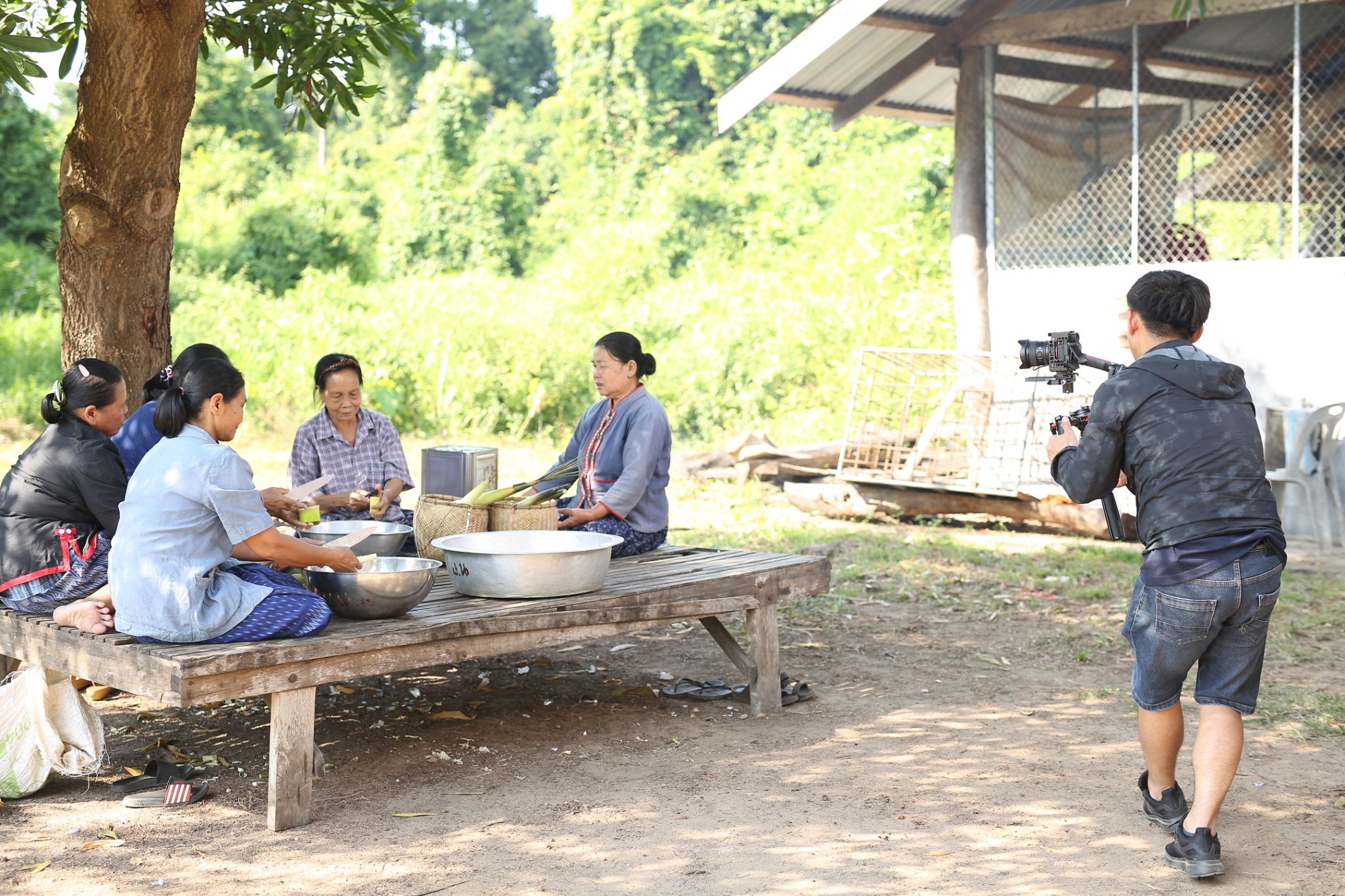 พัฒนาการจังหวัดสกลนคร : สนับสนุนการถ่ายทำวีดิทัศน์ผลสำเร็จโครงการ 9 ; 10 ปฏิบัติบูชา “สืบสาน รักษา ต่อยอด” เพื่อพัฒนาชุมชน ประจำปี 2565