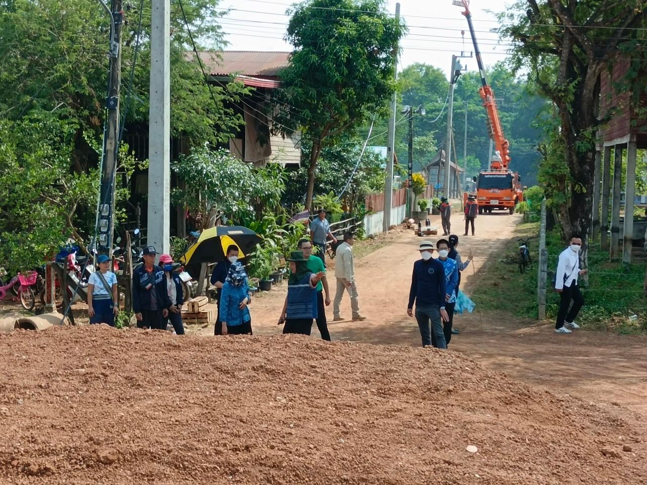 ผู้ว่าราชการจังหวัดสกลนคร ตรวจเยี่ยมการพัฒนาศูนย์เรียนรู้ผ้าย้อมคราม “วิชชาลัยดอนกอย วิถีแห่งการพัฒนาที่ยั่งยืน”