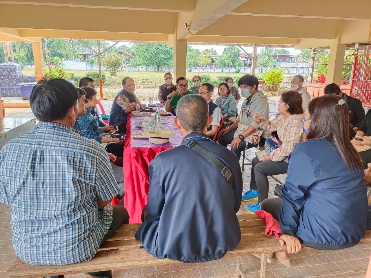 ผู้ว่าราชการจังหวัดสกลนคร ตรวจเยี่ยมการพัฒนาศูนย์เรียนรู้ผ้าย้อมคราม “วิชชาลัยดอนกอย วิถีแห่งการพัฒนาที่ยั่งยืน”
