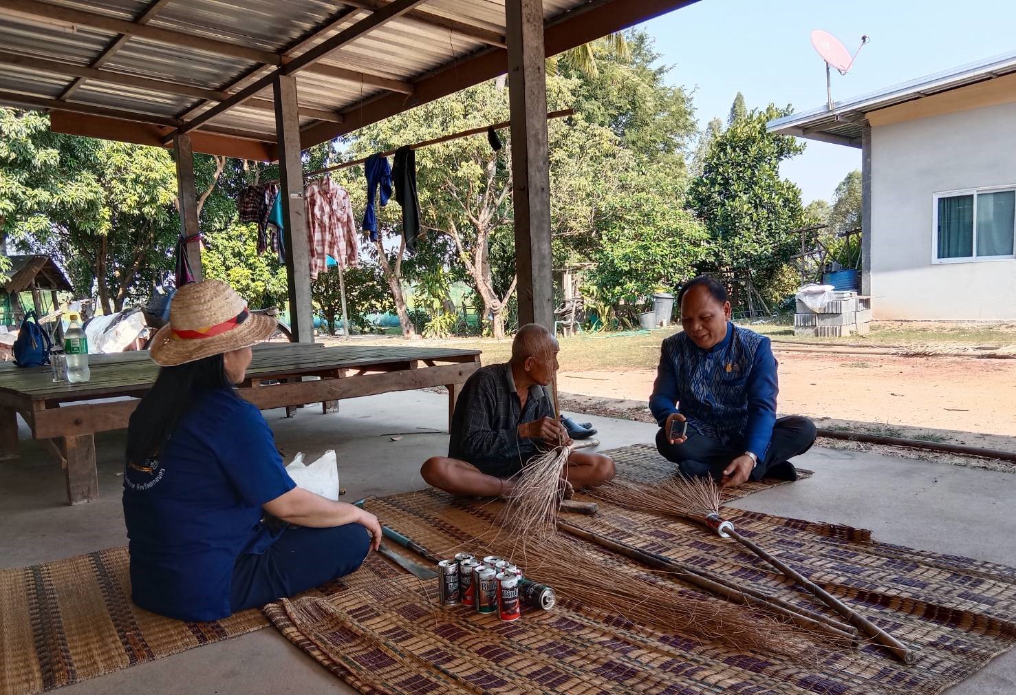 พัฒนาการจังหวัดสกลนคร : สนับสนุนการถ่ายทำวีดิทัศน์ผลสำเร็จโครงการ 9 ; 10 ปฏิบัติบูชา “สืบสาน รักษา ต่อยอด” เพื่อพัฒนาชุมชน ประจำปี 2565