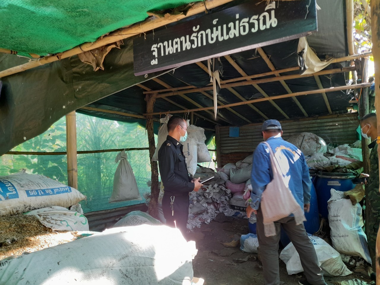 พช.สกลนคร : มณฑลทหารบกที่ 29 นำเจ้าหน้าที่ศึกษาดูงาน ศูนย์เรียนรู้โคกหินแห่โมเดล สกลนคร เครือข่ายกสิกรรมธรรมชาติ อำเภอเจริญศิลป์ จังหวัดสกลนคร
