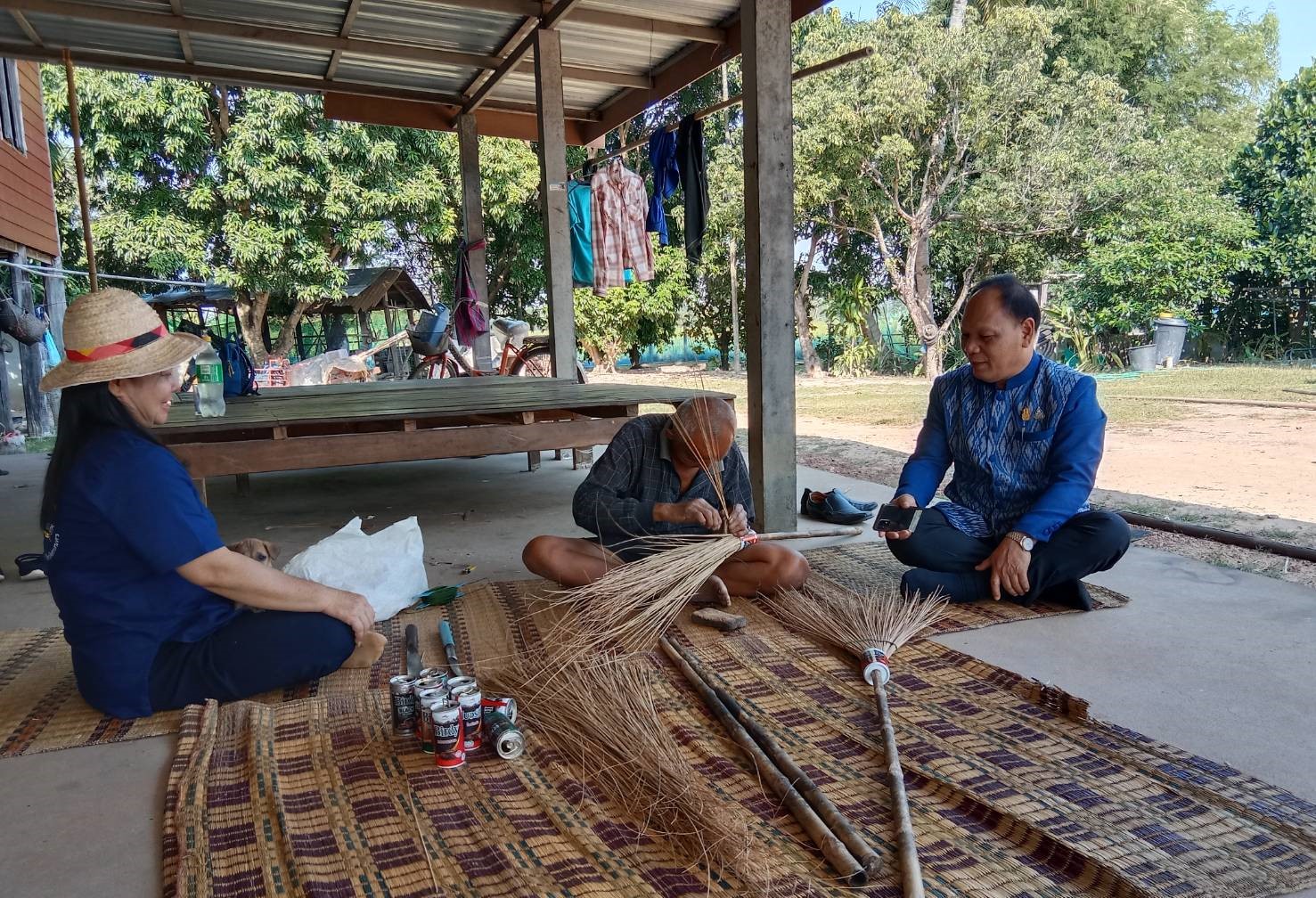 พัฒนาการจังหวัดสกลนคร : สนับสนุนการถ่ายทำวีดิทัศน์ผลสำเร็จโครงการ 9 ; 10 ปฏิบัติบูชา “สืบสาน รักษา ต่อยอด” เพื่อพัฒนาชุมชน ประจำปี 2565