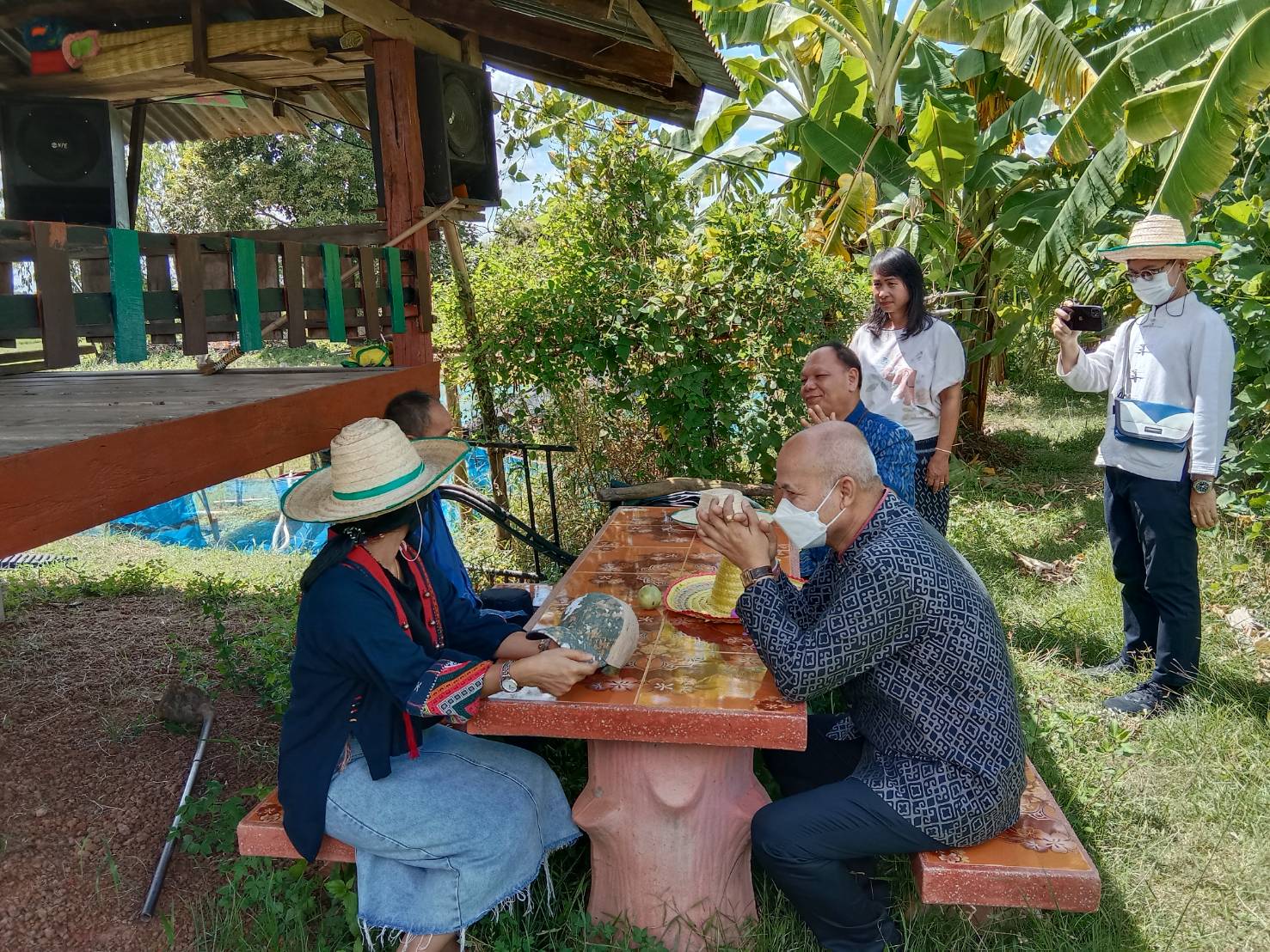 รองอธิบดีกรมการพัฒนาชุมชน กระทรวงมหาดไทย : ติดตามและสนับสนุนการสร้างงาน  สร้างอาชีพและสร้างรายได้  ให้กลุ่มอาชีพในเขตพื้นที่จังหวัดสกลนคร