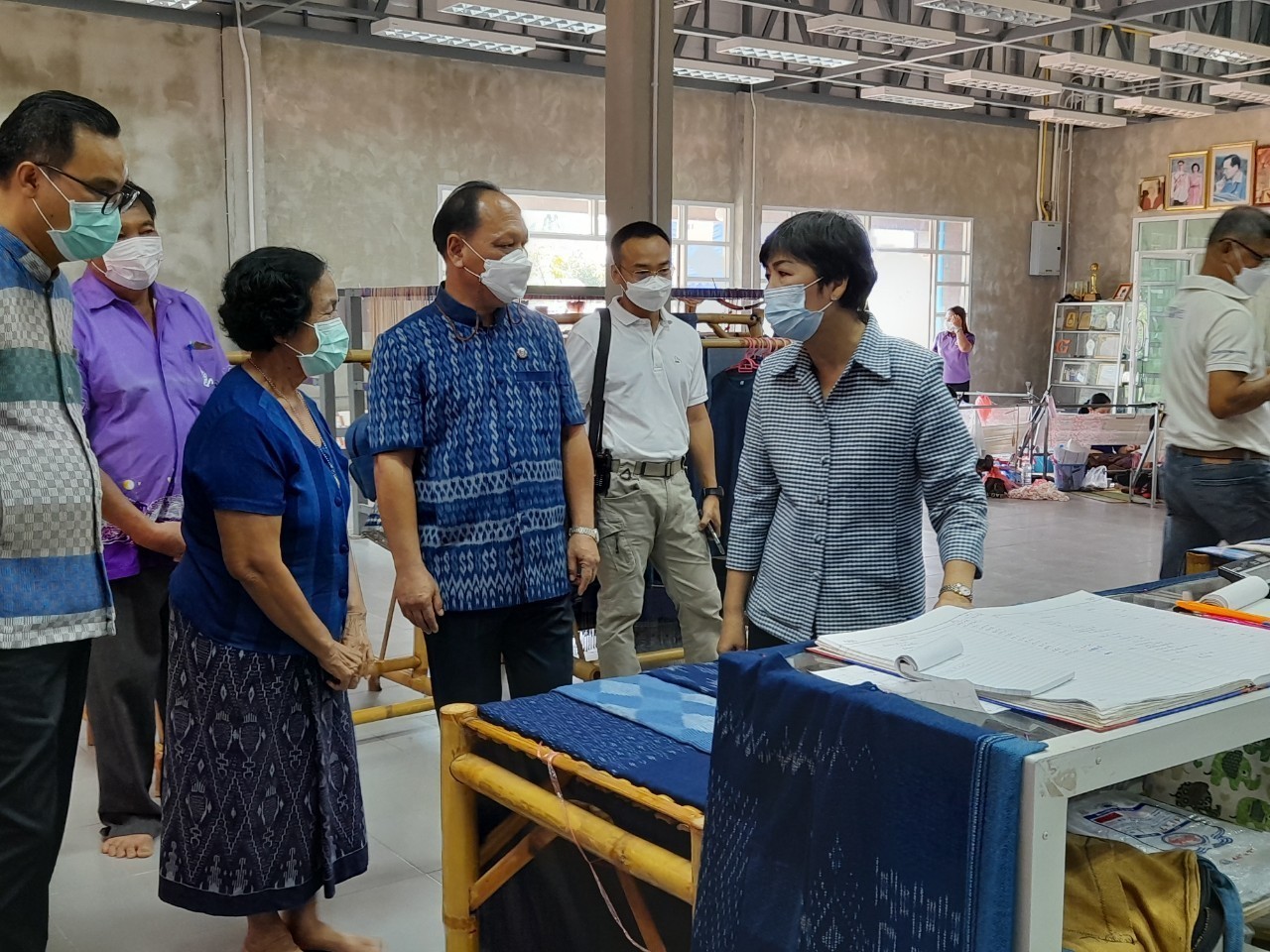 ผู้ว่าราชการจังหวัดสกลนคร : ติดตามการดำเนินงานโครงการเพิ่มศักยภาพศูนย์เรียนรู้ผ้าย้อมคราม บ้านดอนกอย “วิชชาลัยดอนกอย วิถีแห่งการพัฒนาที่ยั่งยืน”