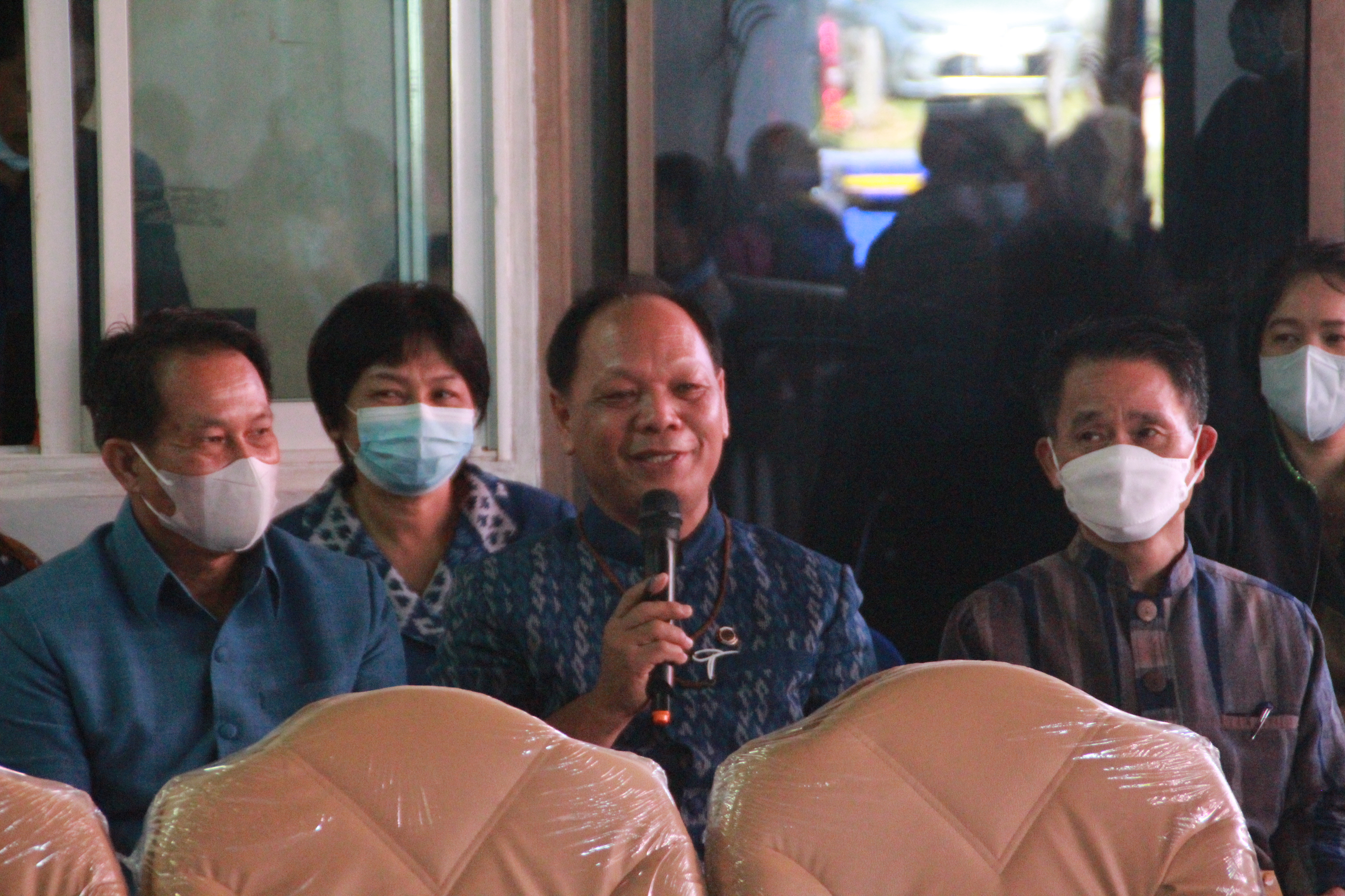 รองอธิบดีกรมการพัฒนาชุมชน กระทรวงมหาดไทย : ติดตามและสนับสนุนการสร้างงาน  สร้างอาชีพและสร้างรายได้  ให้กลุ่มอาชีพในเขตพื้นที่จังหวัดสกลนคร