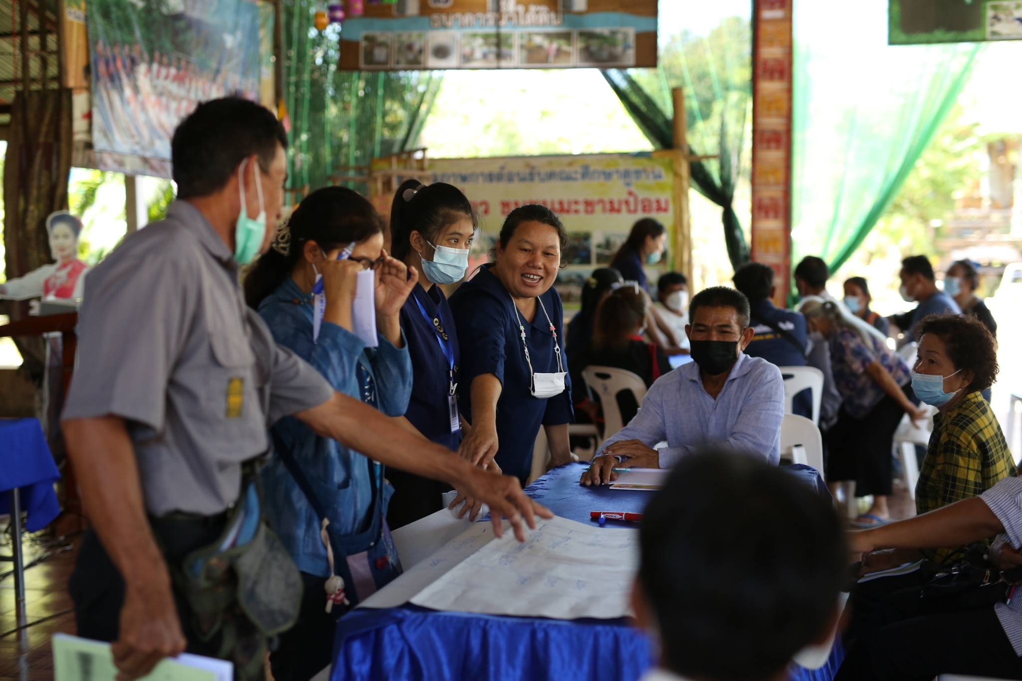 ผู้ว่าราชการจังหวัดสกลนคร : เปิดการฝึกอบรมเพื่อพัฒนาคุณภาพชีวิต เพิ่มทักษะความรู้ด้านอาชีพแก่ครัวเรือนตกเกณฑ์ TPMAP มิติรายได้ ของจังหวัดสกลนคร พัฒนาสู่ความยั่งยืน ในปี 2566