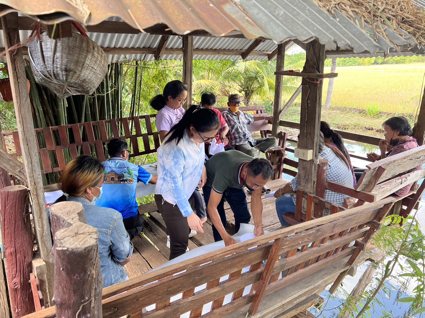 จังหวัดสกลนคร : ฝึกอบรมเพื่อพัฒนาคุณภาพชีวิต เพิ่มทักษะความรู้ด้านอาชีพแก่ครัวเรือนตกเกณฑ์ TPMAP มิติรายได้ ของจังหวัดสกลนคร พัฒนาสู่ความยั่งยืน ในปี 2566