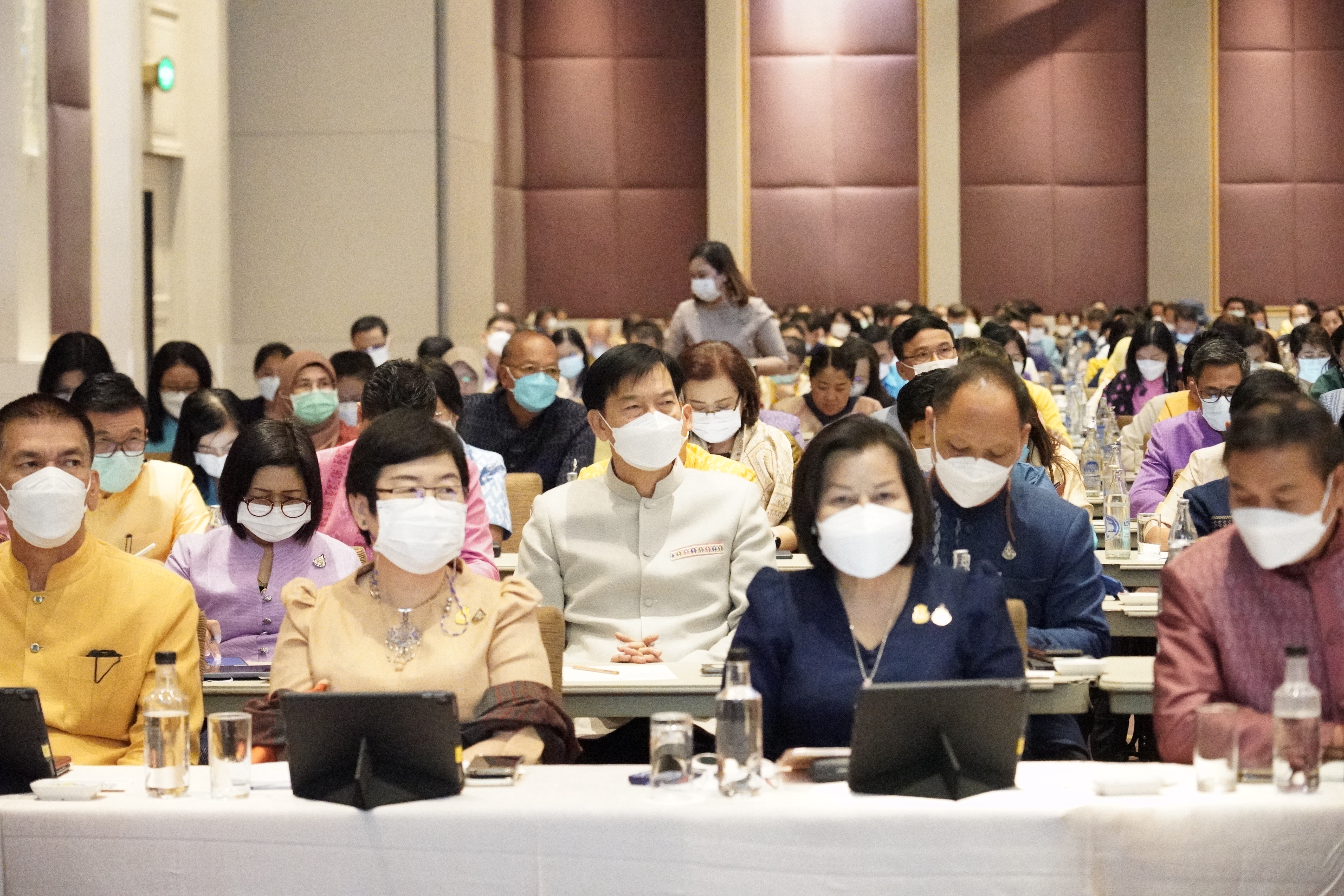 พช.สกลนคร : ร่วมประชุมรับมอบนโยบายและแนวทางการดำเนินงานพัฒนาชุมชน ประจำปีงบประมาณ พ.ศ. 2566
