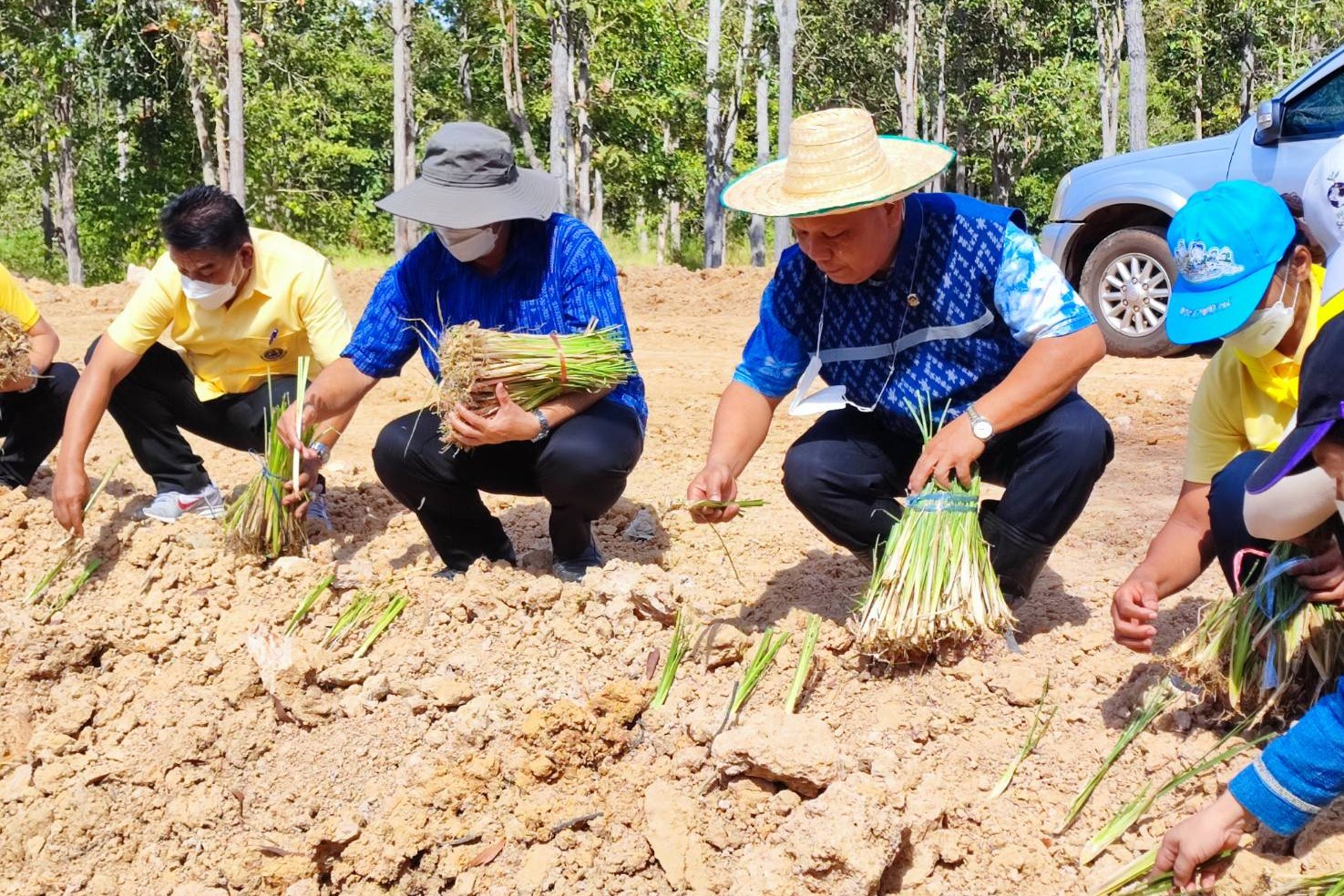 จังหวัดสกลนคร : ร่วมผลึกกำลังทั้งภาครัฐและเอกชนพัฒนาปรับปรุงภูมิทัศน์บ้านดอนกอย สู่การเป็นหมู่บ้านพัฒนาต้นแบบที่ยั่งยืน ในปี 2566