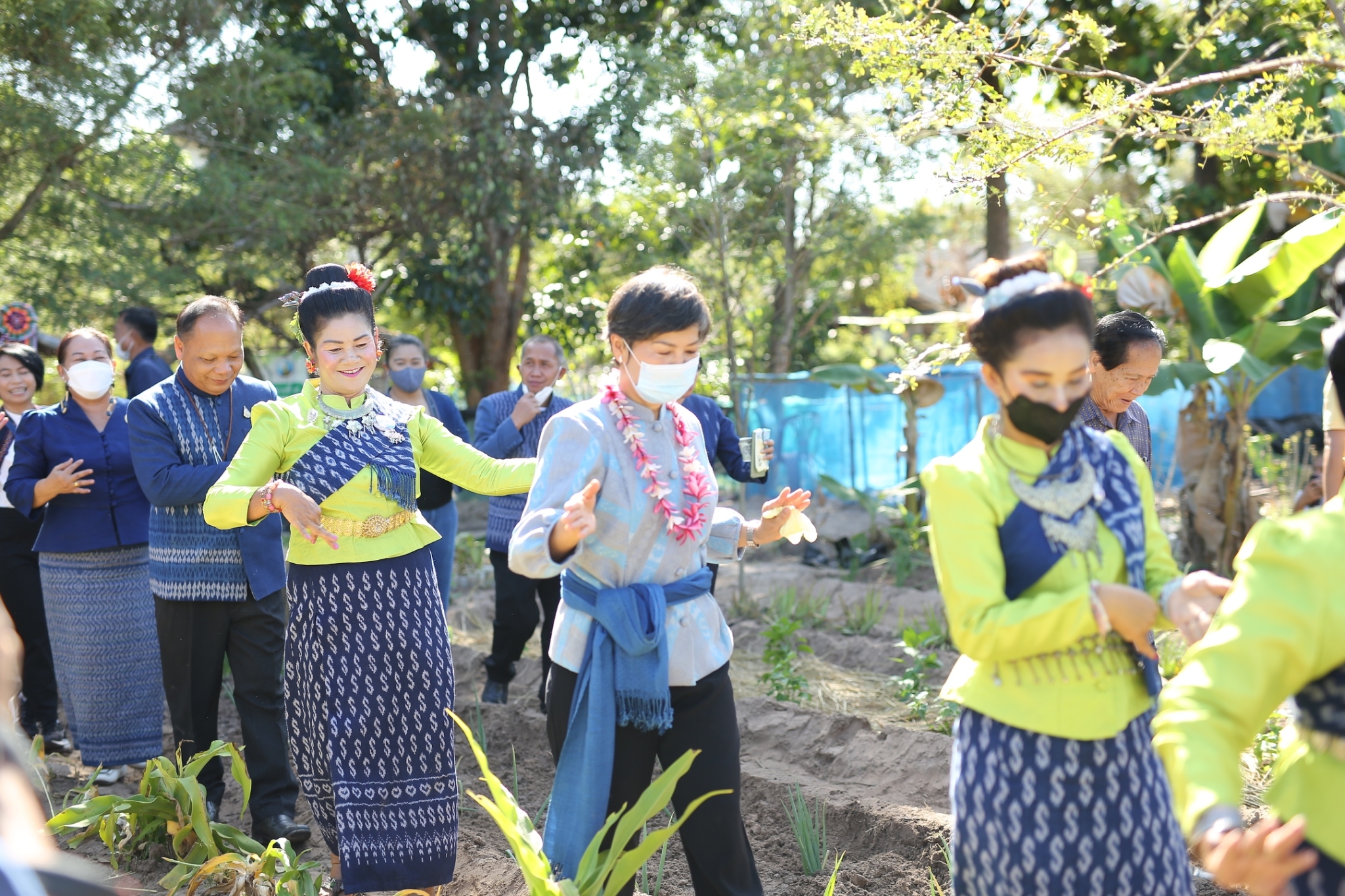 จังหวัดสกลนคร : Kick off การน้อมนำแนวพระราชดำริของสมเด็จพระกนิษฐาธิราชเจ้า กรมสมเด็จพระเทพรัตนราชสุดาฯ สยามบรมราชกุมารี สร้างความมั่นคงทางอาหาร สู่ปฏิบัติการปลูกผักสวนครัว เพื่อสร้างความมั่นคงทางอาหาร ปี 2566 รอบ 2 ต่อเนื่อง