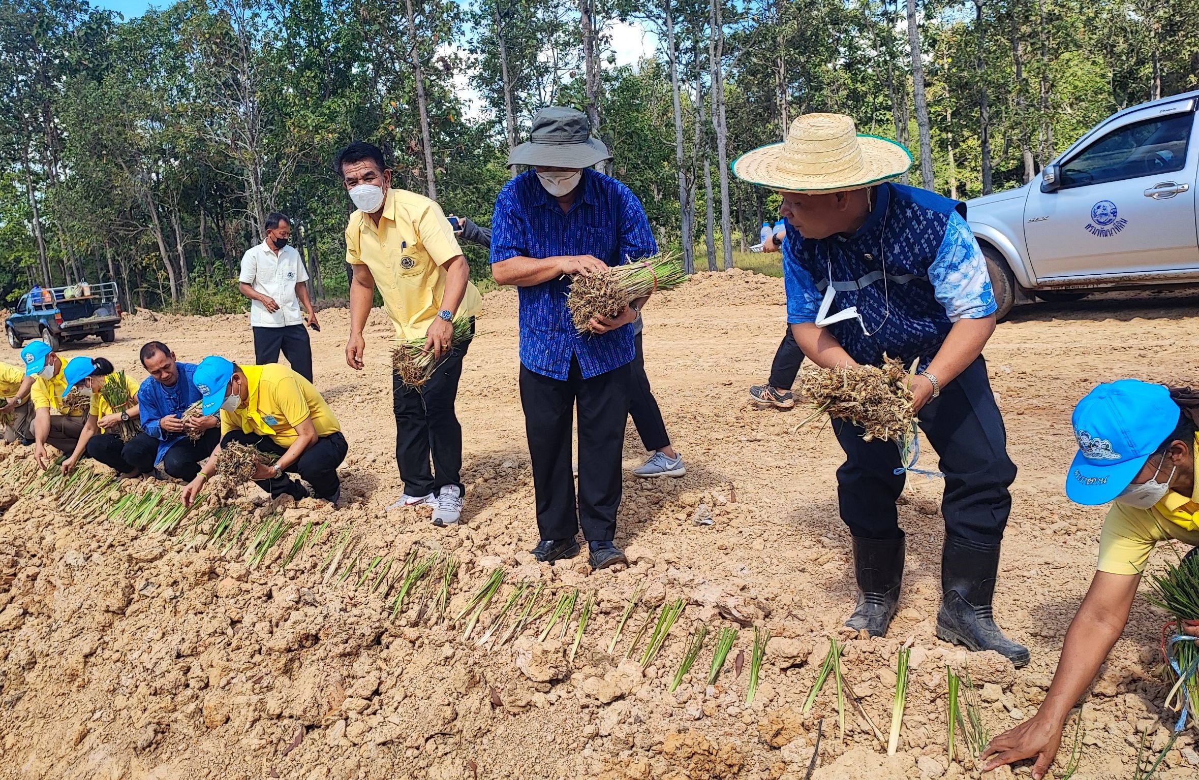 จังหวัดสกลนคร : ร่วมผลึกกำลังทั้งภาครัฐและเอกชนพัฒนาปรับปรุงภูมิทัศน์บ้านดอนกอย สู่การเป็นหมู่บ้านพัฒนาต้นแบบที่ยั่งยืน ในปี 2566