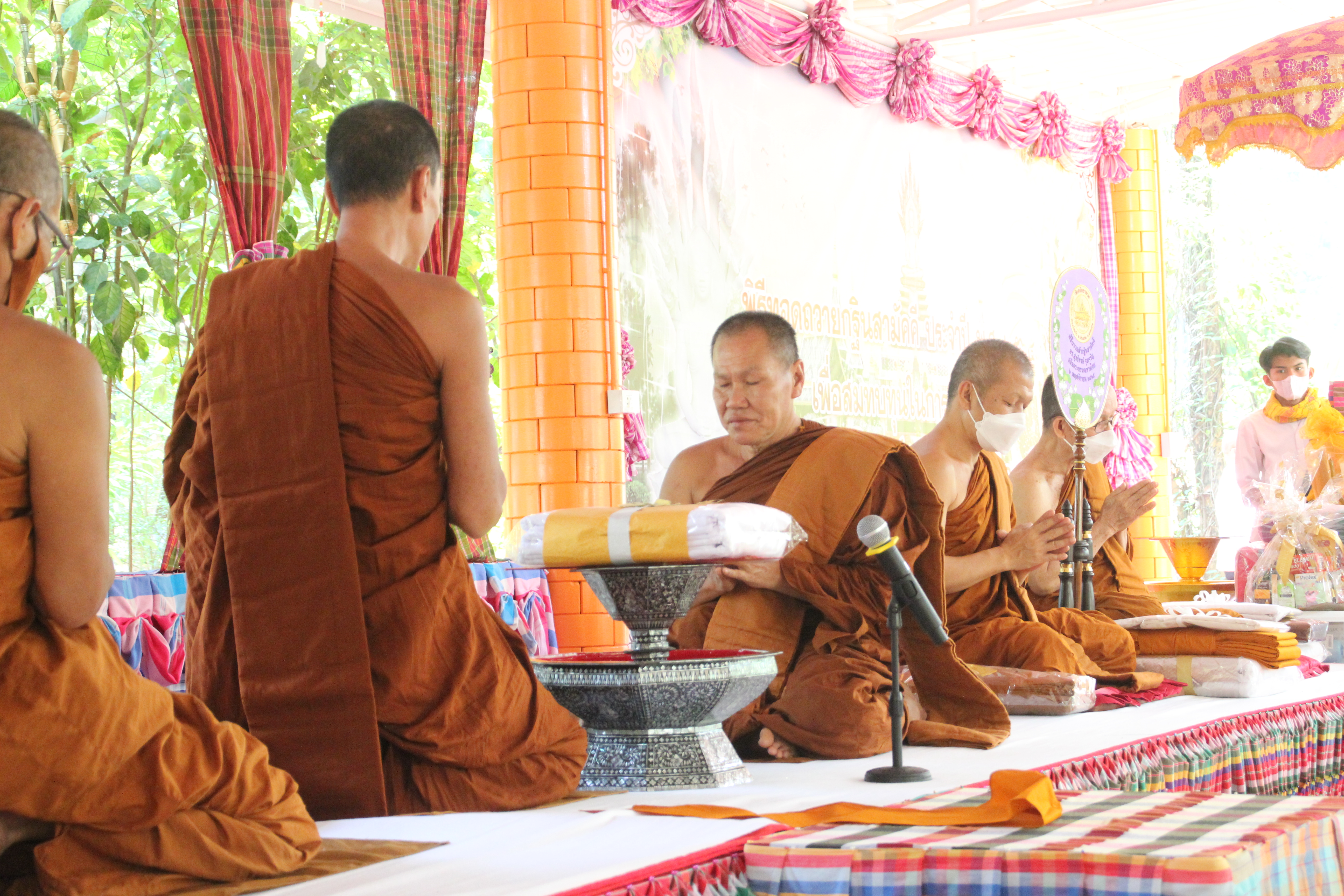 ปลัดกระทรวงมหาดไทย เป็นเจ้าภาพงานทอดกฐินสามัคคี วัดศรัทธาราม อำเภอบ้านม่วง จังหวัดสกลนคร