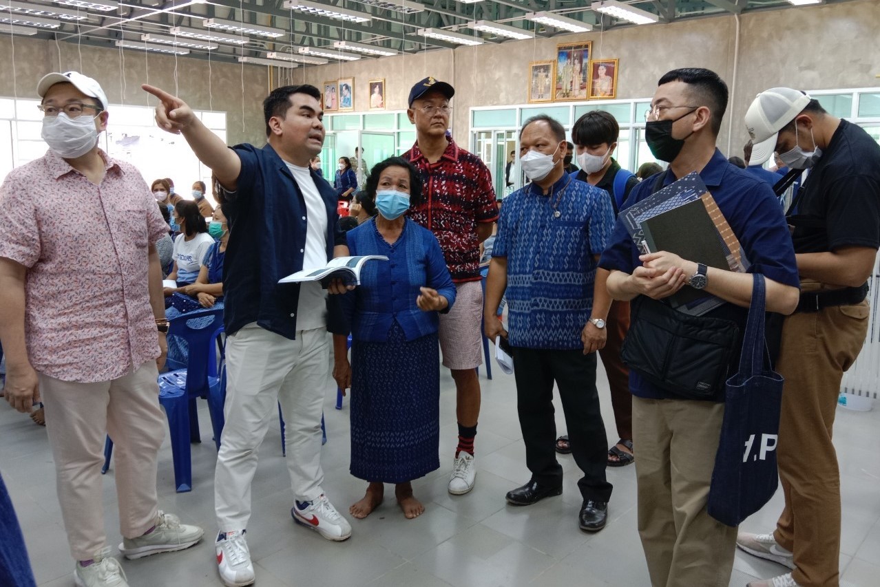 อธิบดีกรมการพัฒนาชุมชน : ตรวจเยี่ยมศูนย์เรียนรู้ผ้าย้อมคราม “วิชชาลัยดอนกอย วิถีแห่งการพัฒนาที่ยั่งยืน” พร้อมนำผู้เชี่ยวชาญด้านผ้าไทยขับเคลื่อนงาน “ดอนกอยโมเดล” ระยะที่ 3