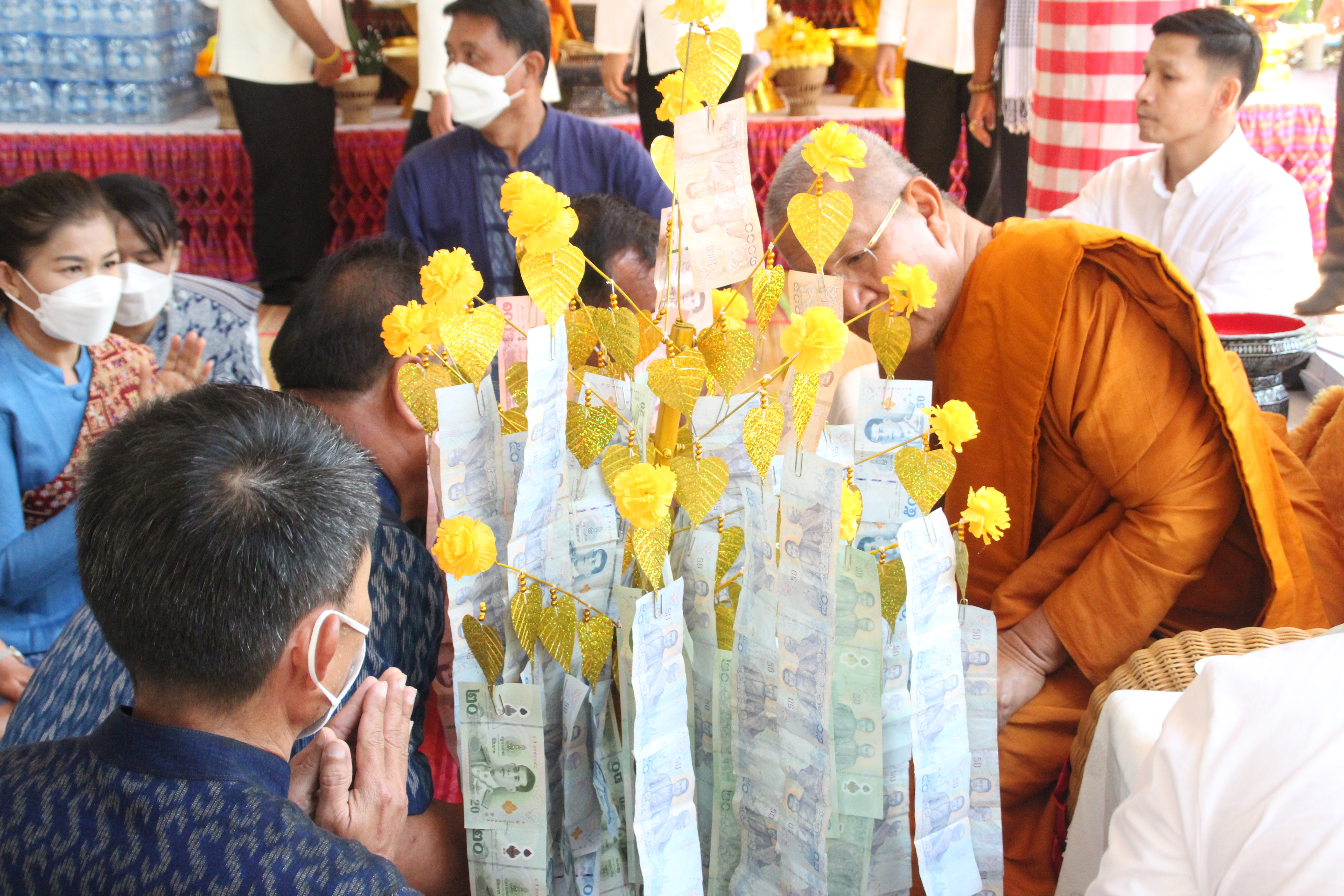 ปลัดกระทรวงมหาดไทย เป็นเจ้าภาพงานทอดกฐินสามัคคี วัดศรัทธาราม อำเภอบ้านม่วง จังหวัดสกลนคร